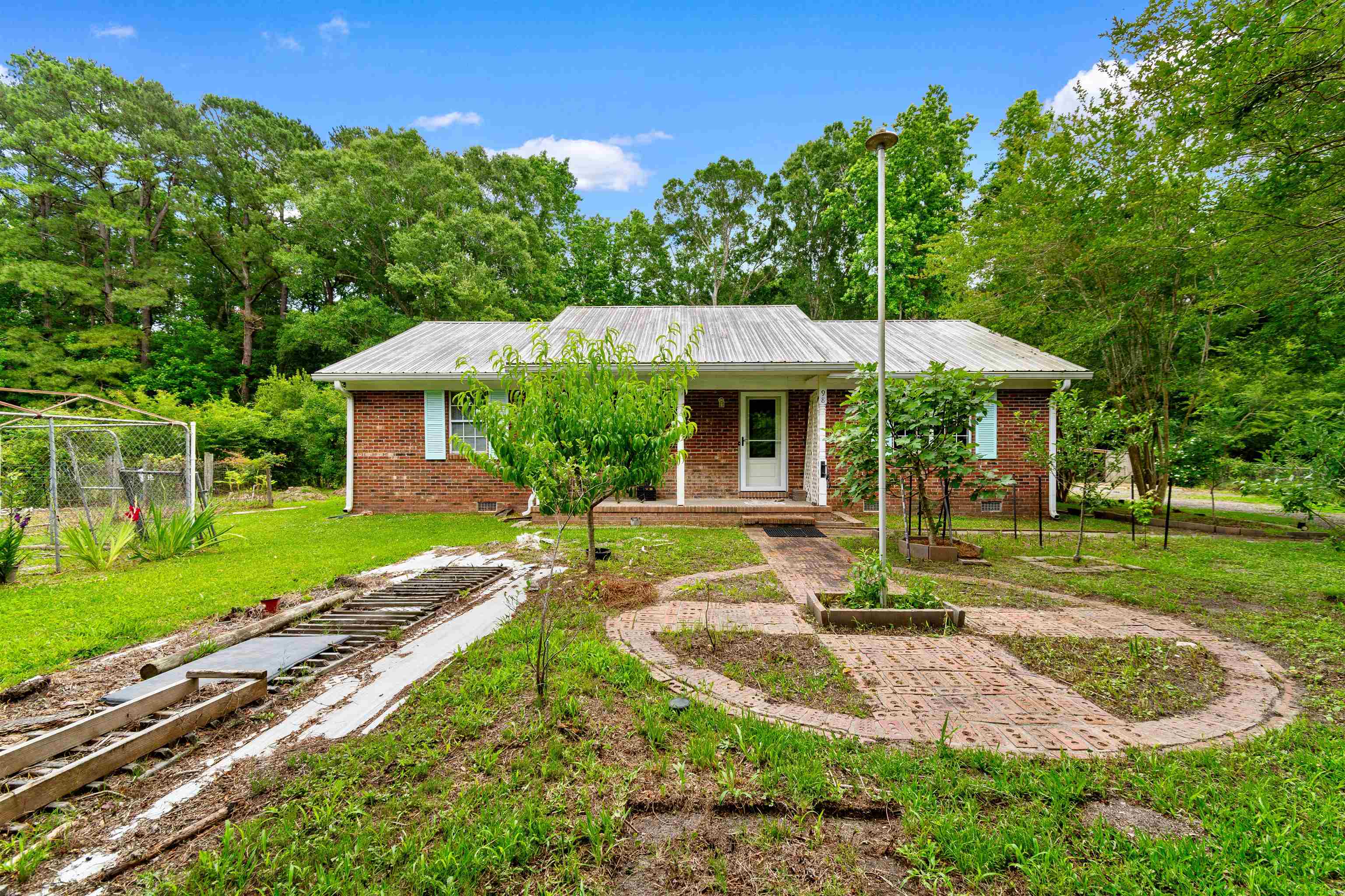 98 Wolf Dr. Property Photo 2