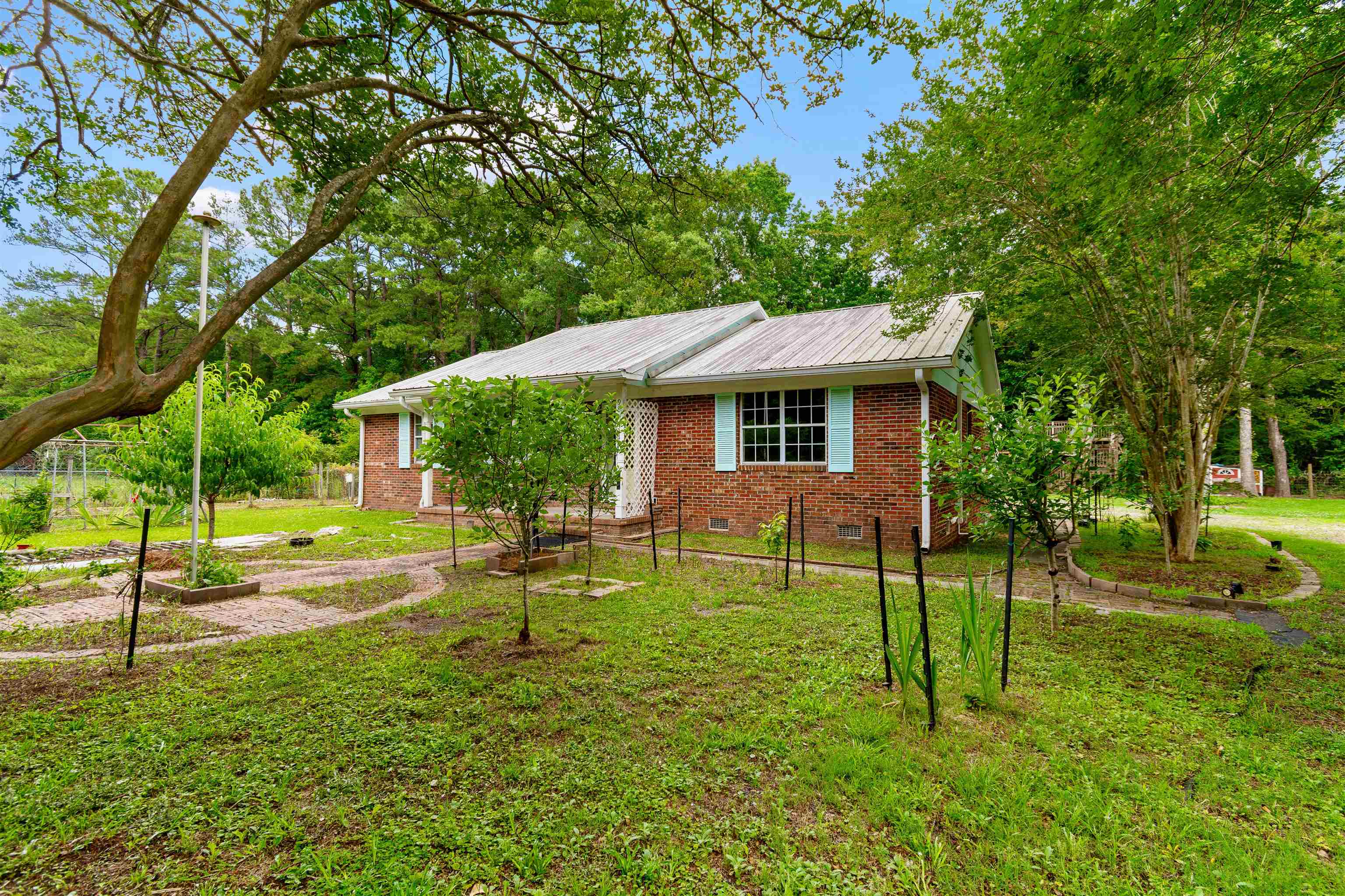 98 Wolf Dr. Property Photo 3