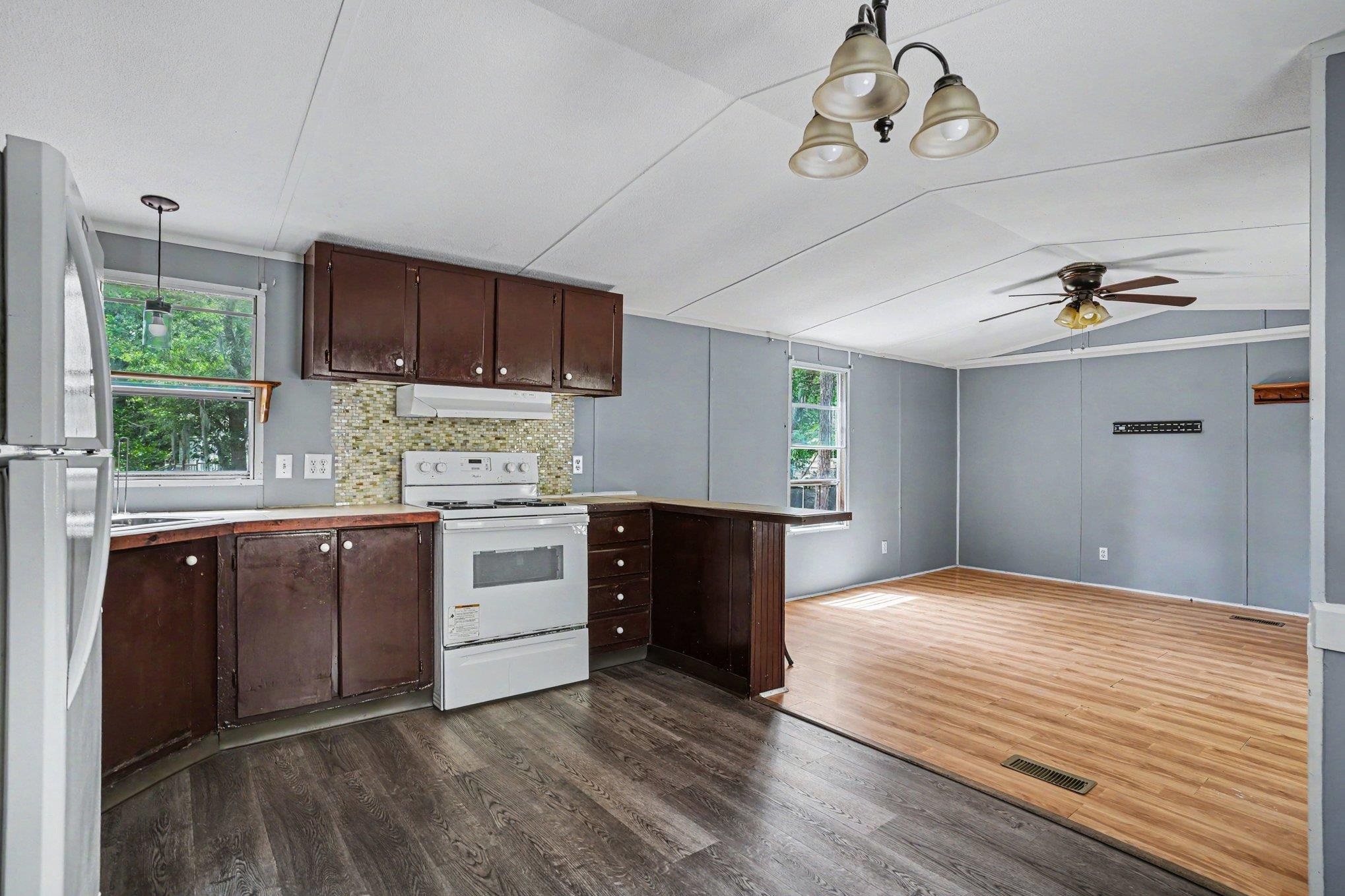 1017 Franks Ln. Property Photo 6