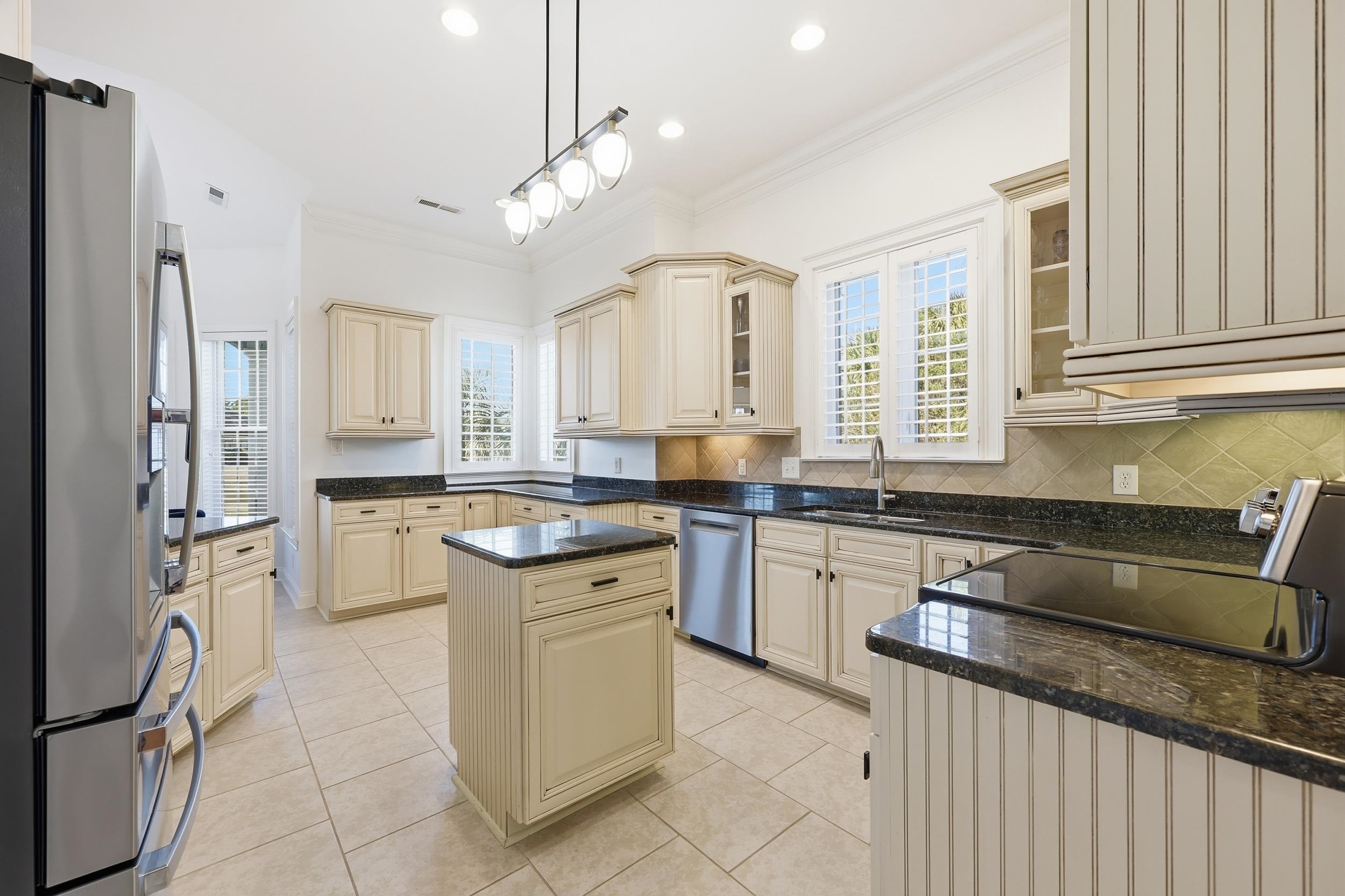 1019 Bluffview Dr. Property Photo 10