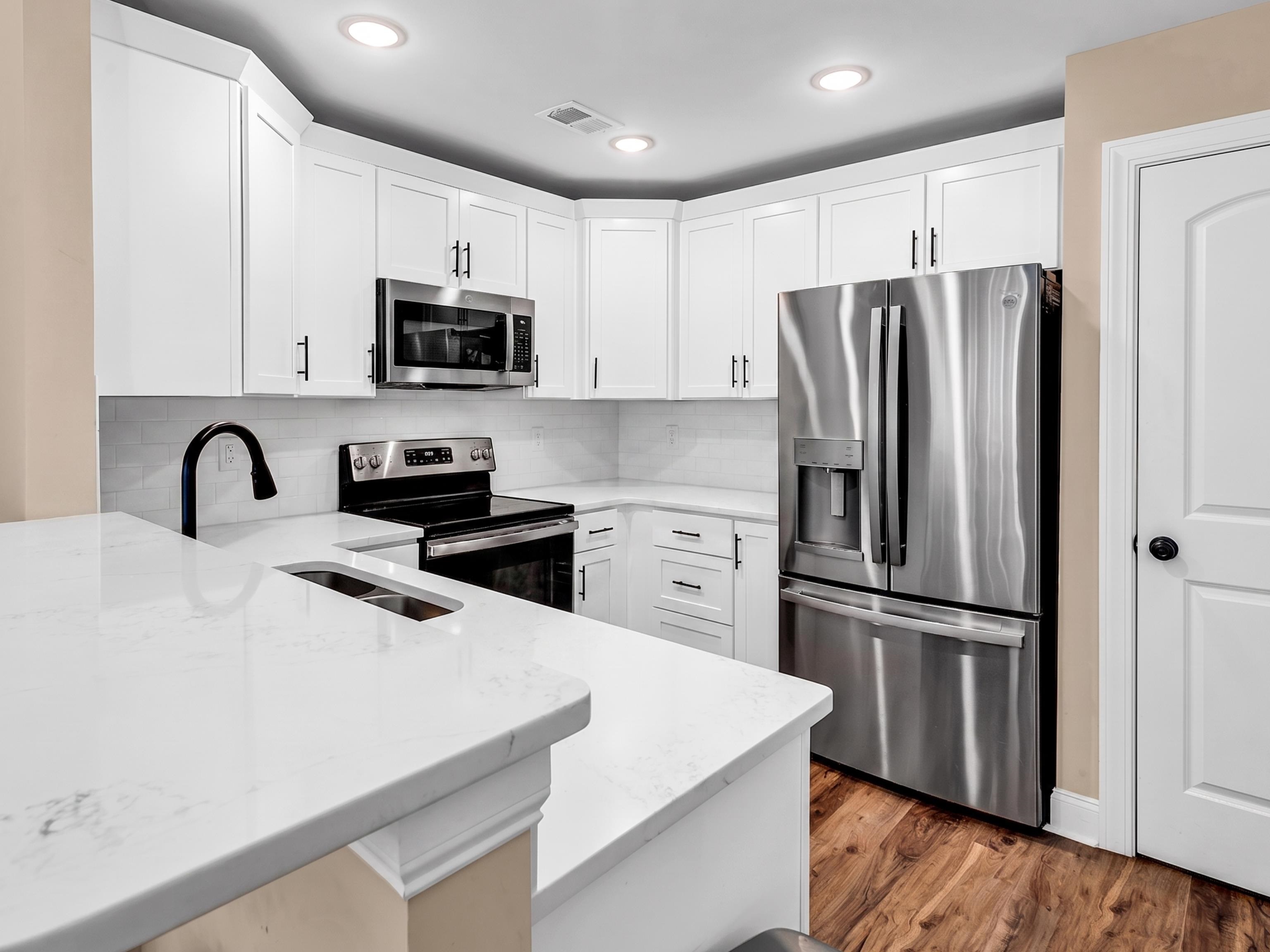 581 Bend Ave. Property Photo 2