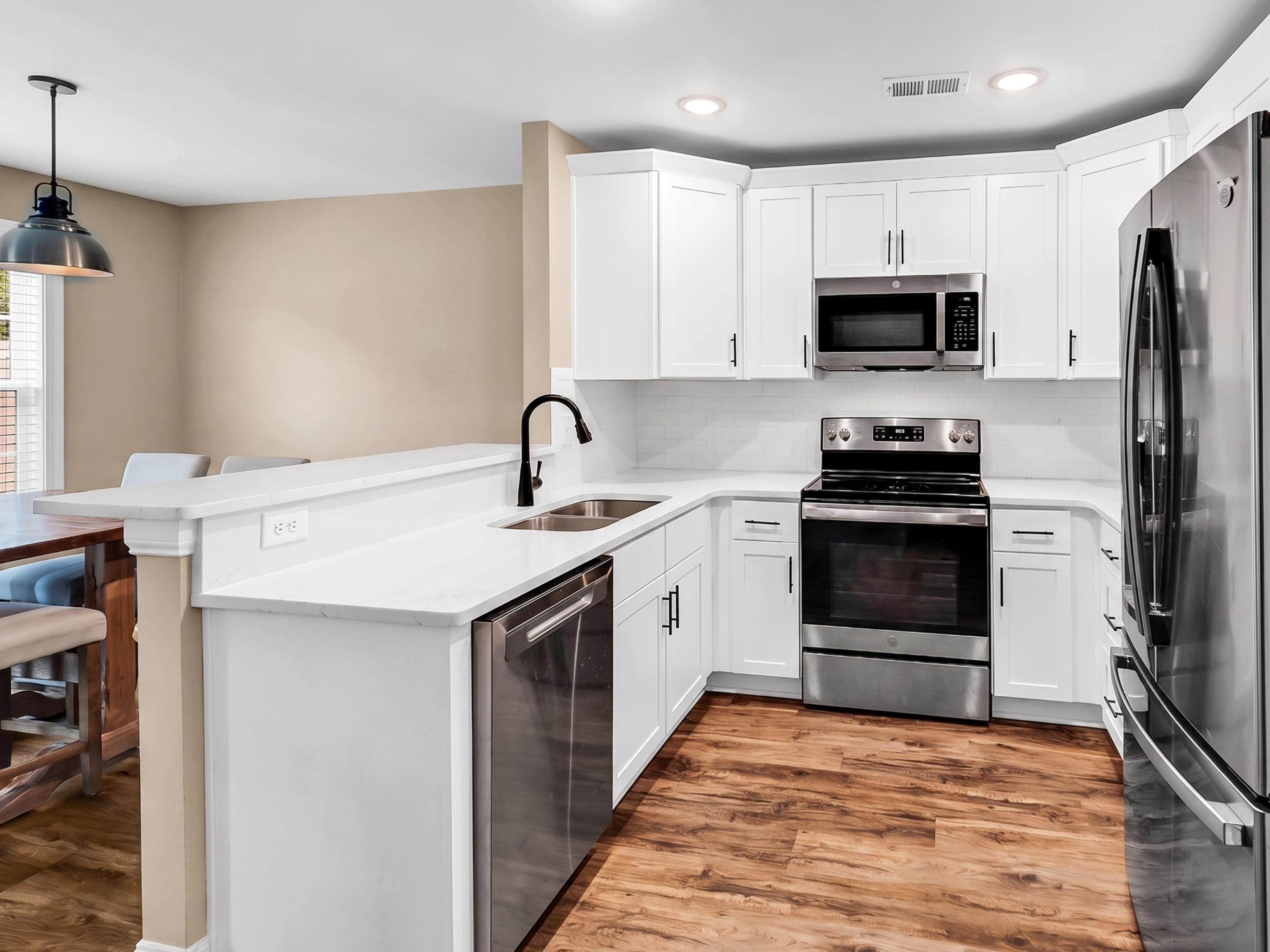 581 Bend Ave. Property Photo 3
