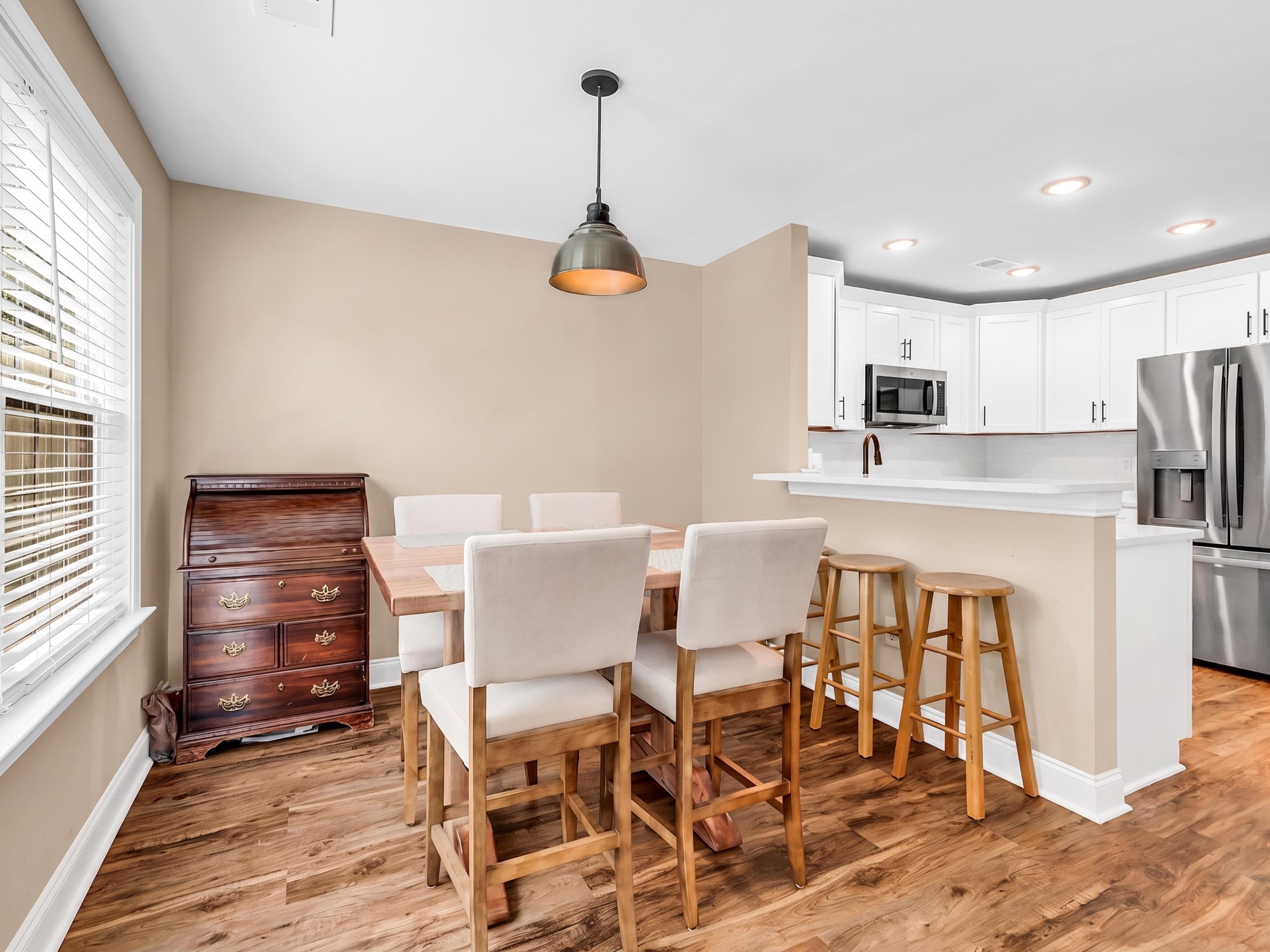 581 Bend Ave. Property Photo 4
