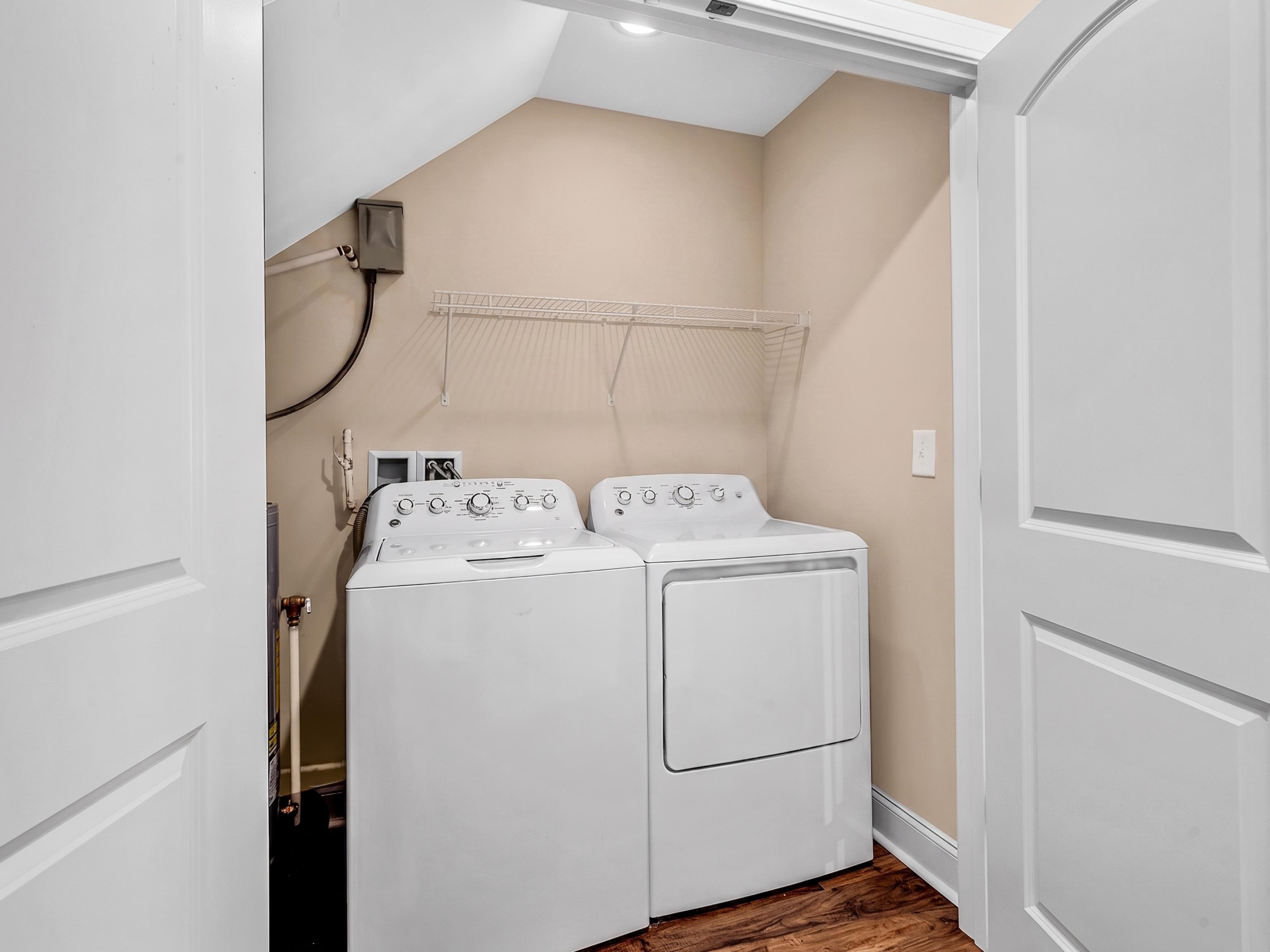 581 Bend Ave. Property Photo 11