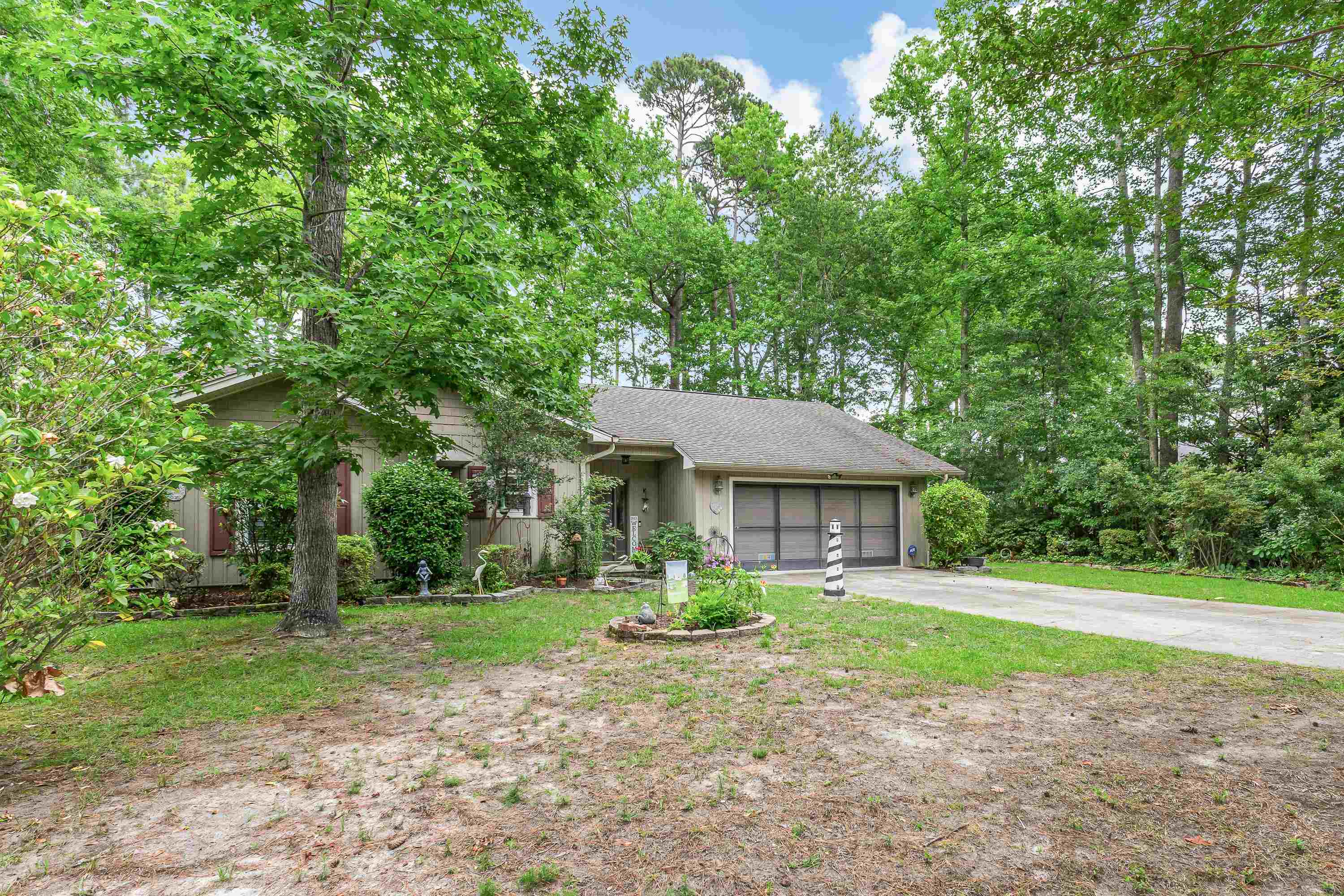 5 Topsail Ct. Property Photo 2