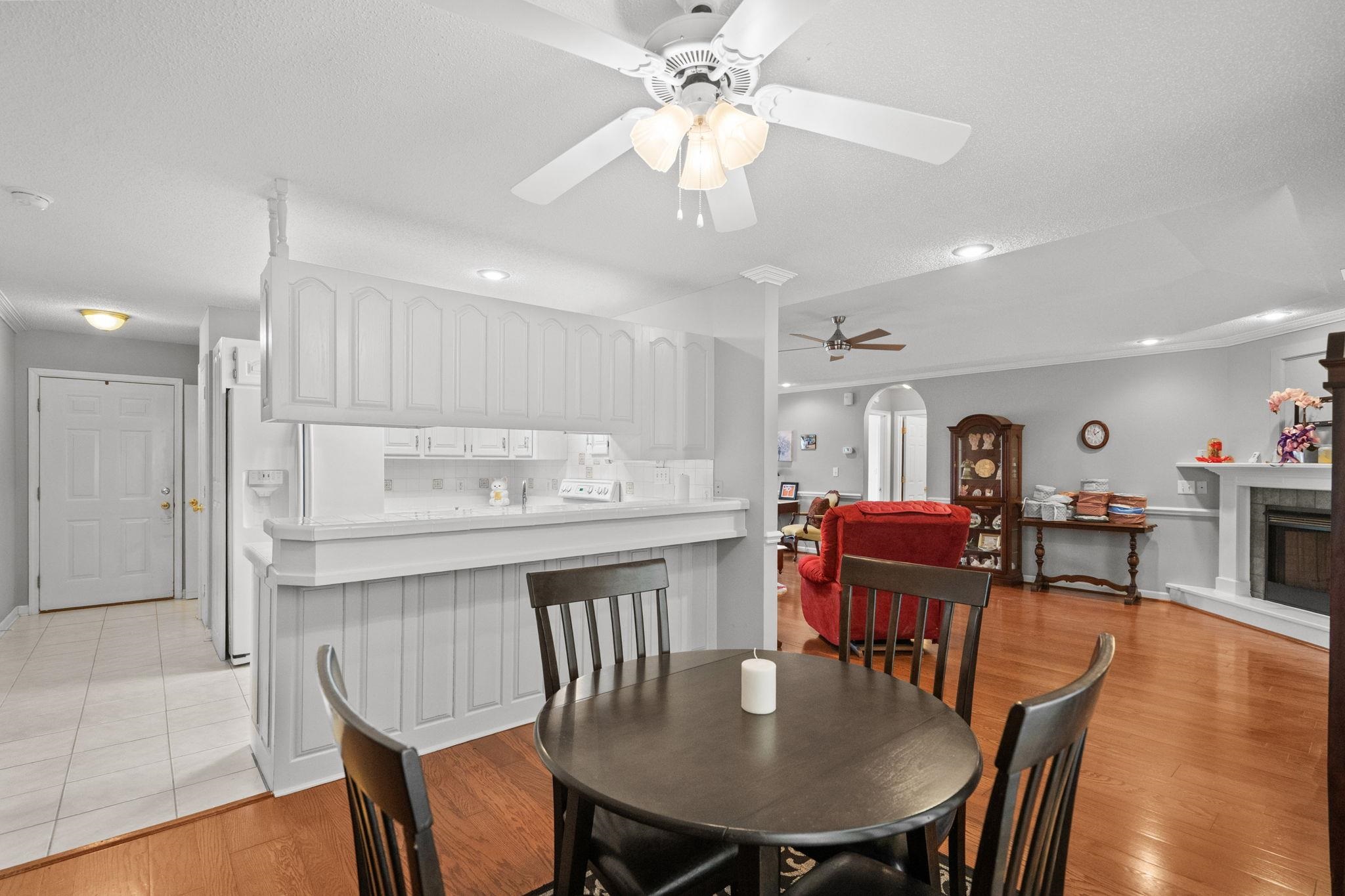 125 Fox Glen Dr. Property Photo 15