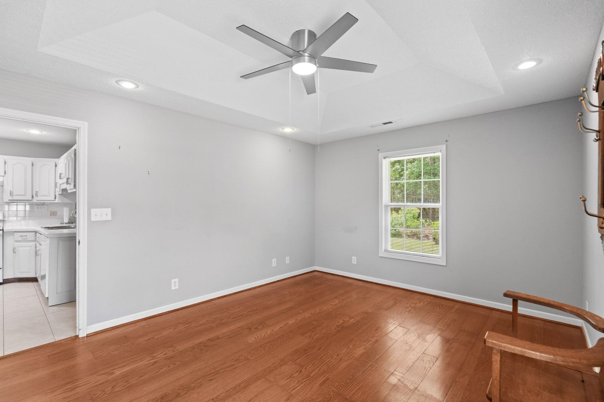 125 Fox Glen Dr. Property Photo 29