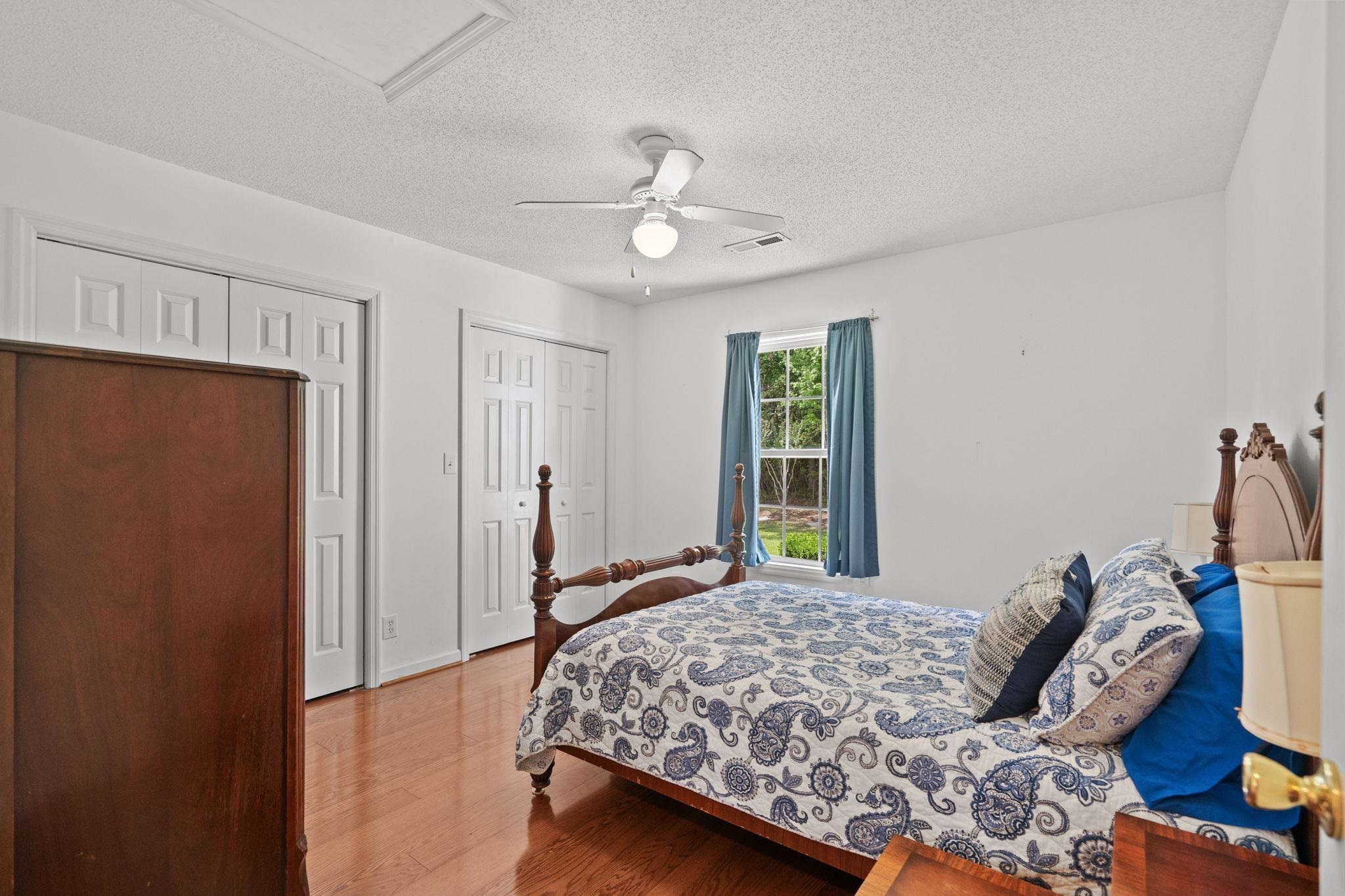 125 Fox Glen Dr. Property Photo 35