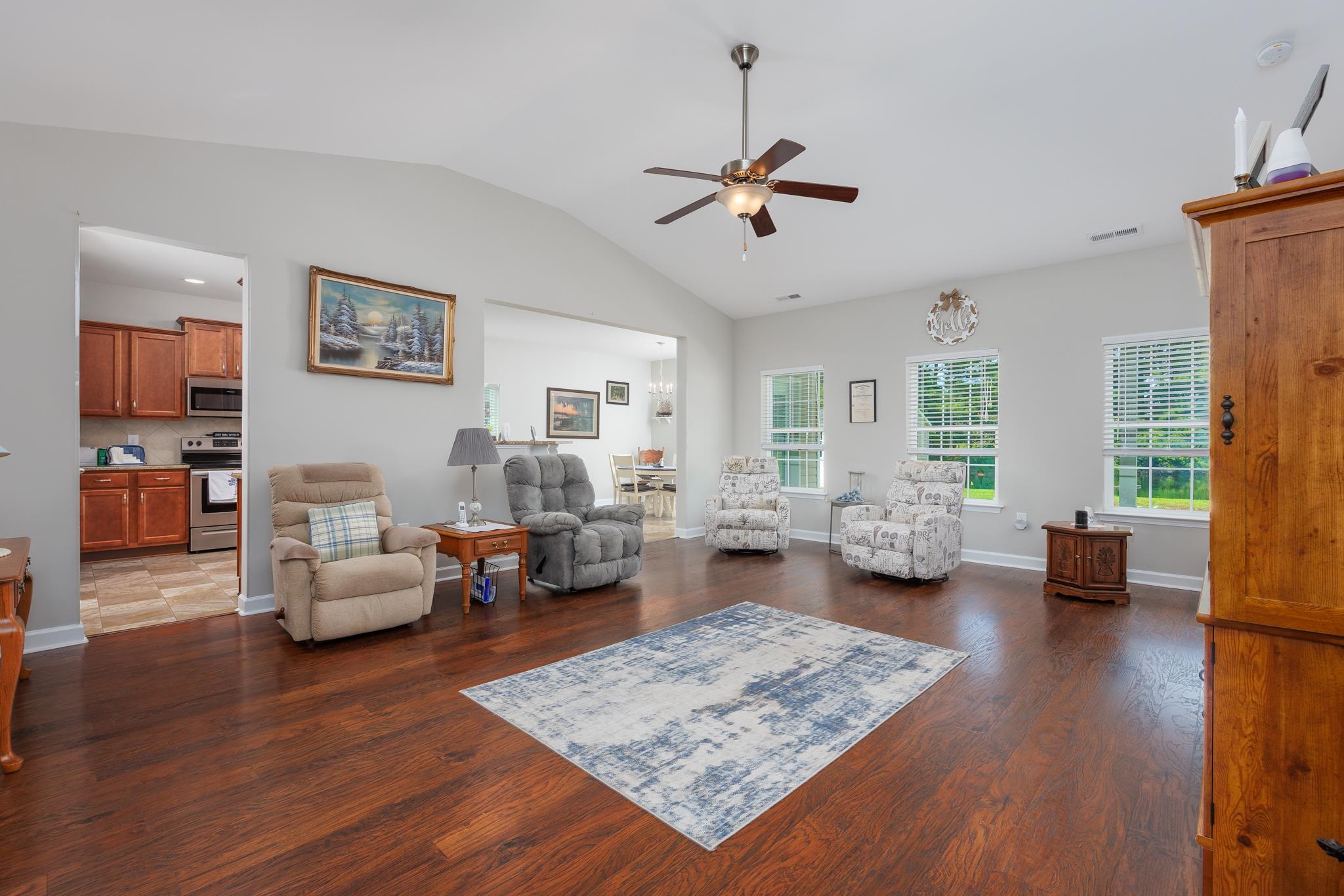 840 Derbyshire Ct. Property Photo 6