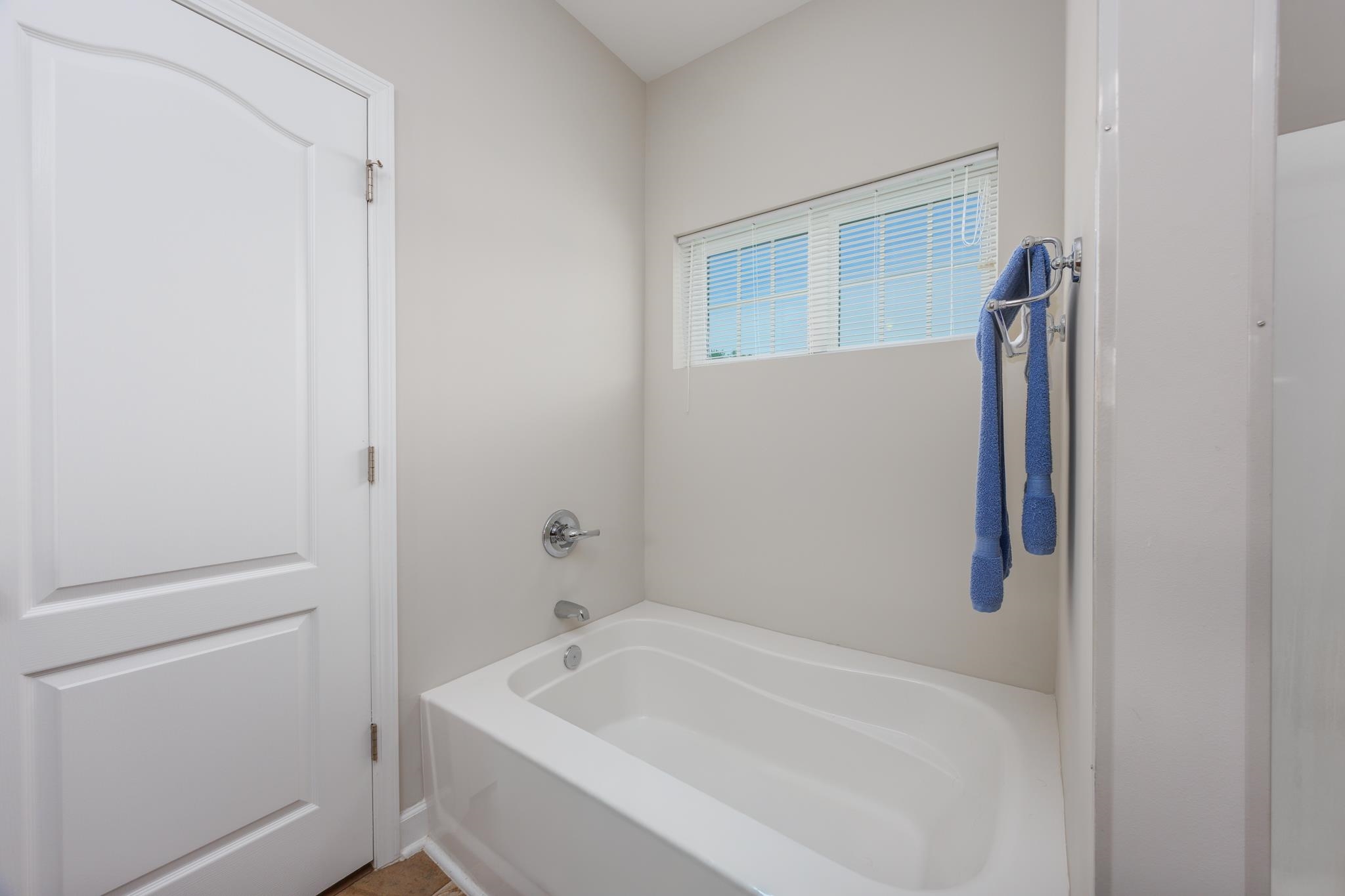 840 Derbyshire Ct. Property Photo 24