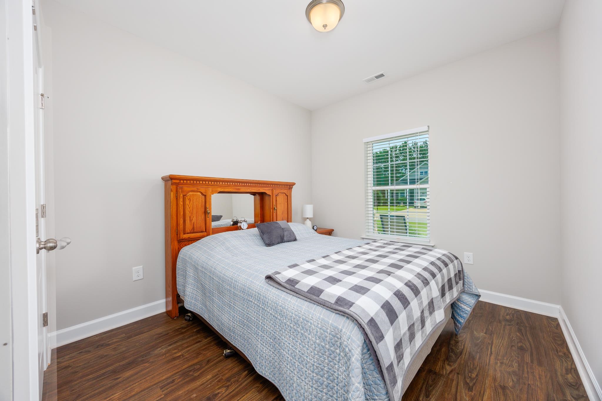840 Derbyshire Ct. Property Photo 25
