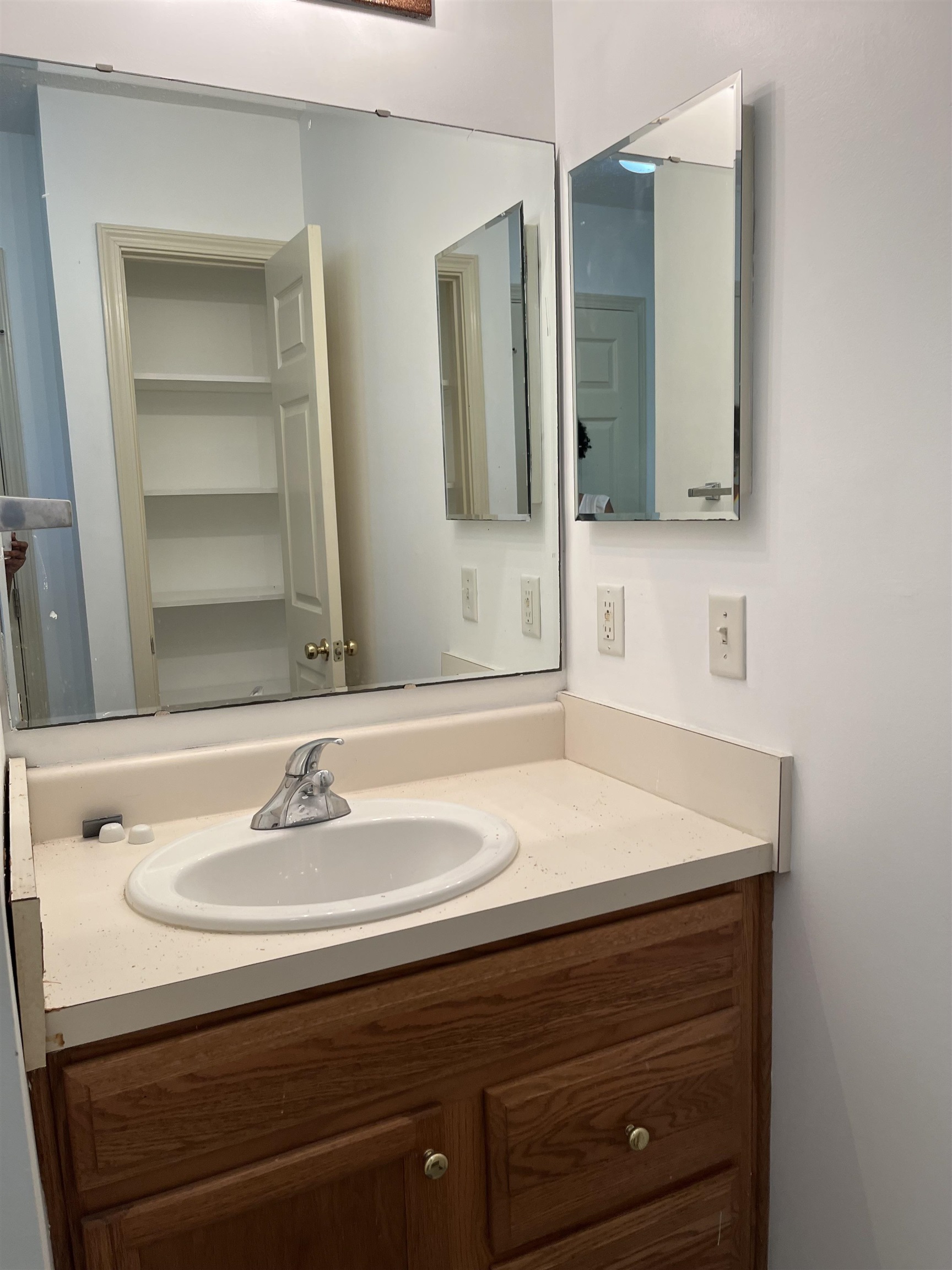 530 Bend Ave. Property Photo 12