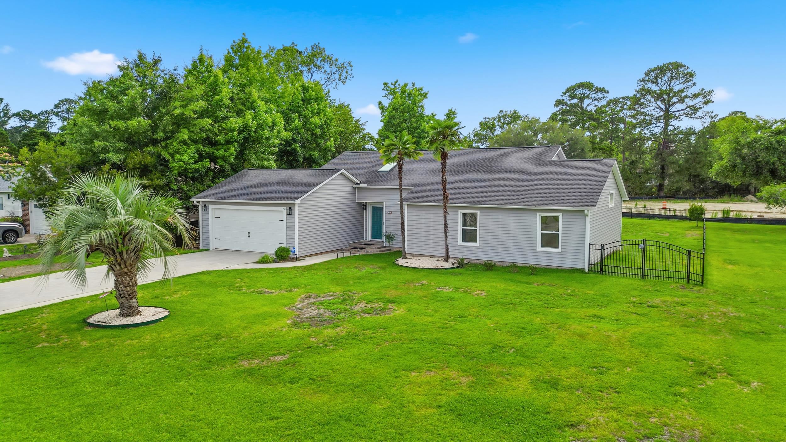 105 Saint Andrews Ct. Property Photo 2