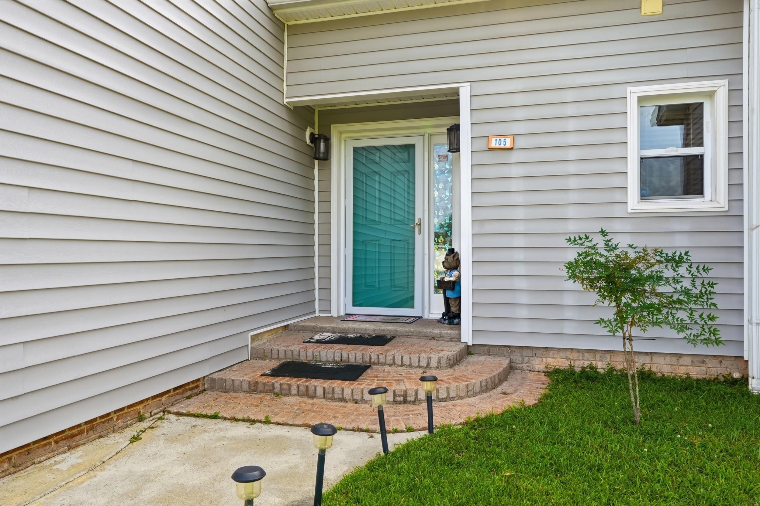105 Saint Andrews Ct. Property Photo 6
