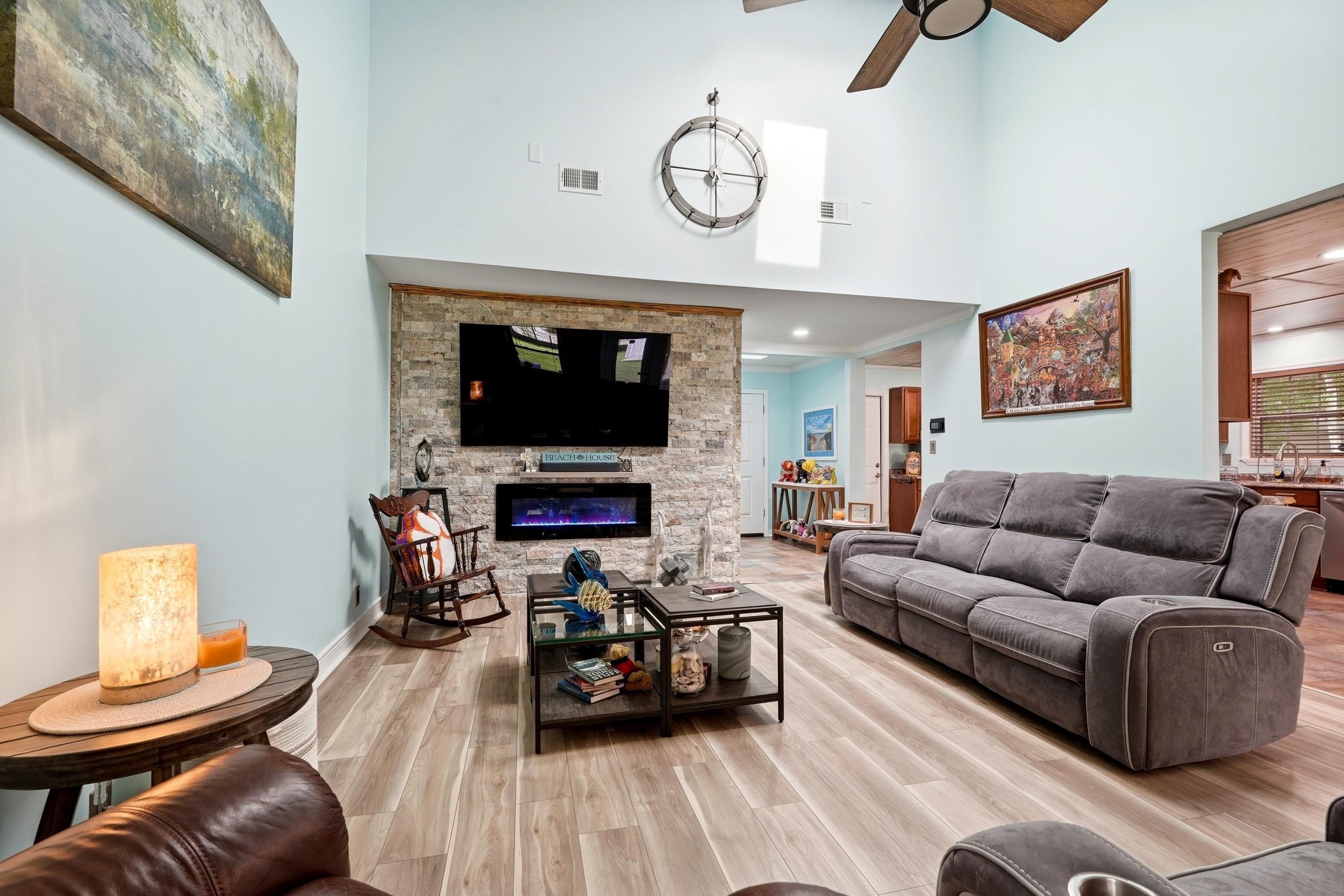 105 Saint Andrews Ct. Property Photo 8
