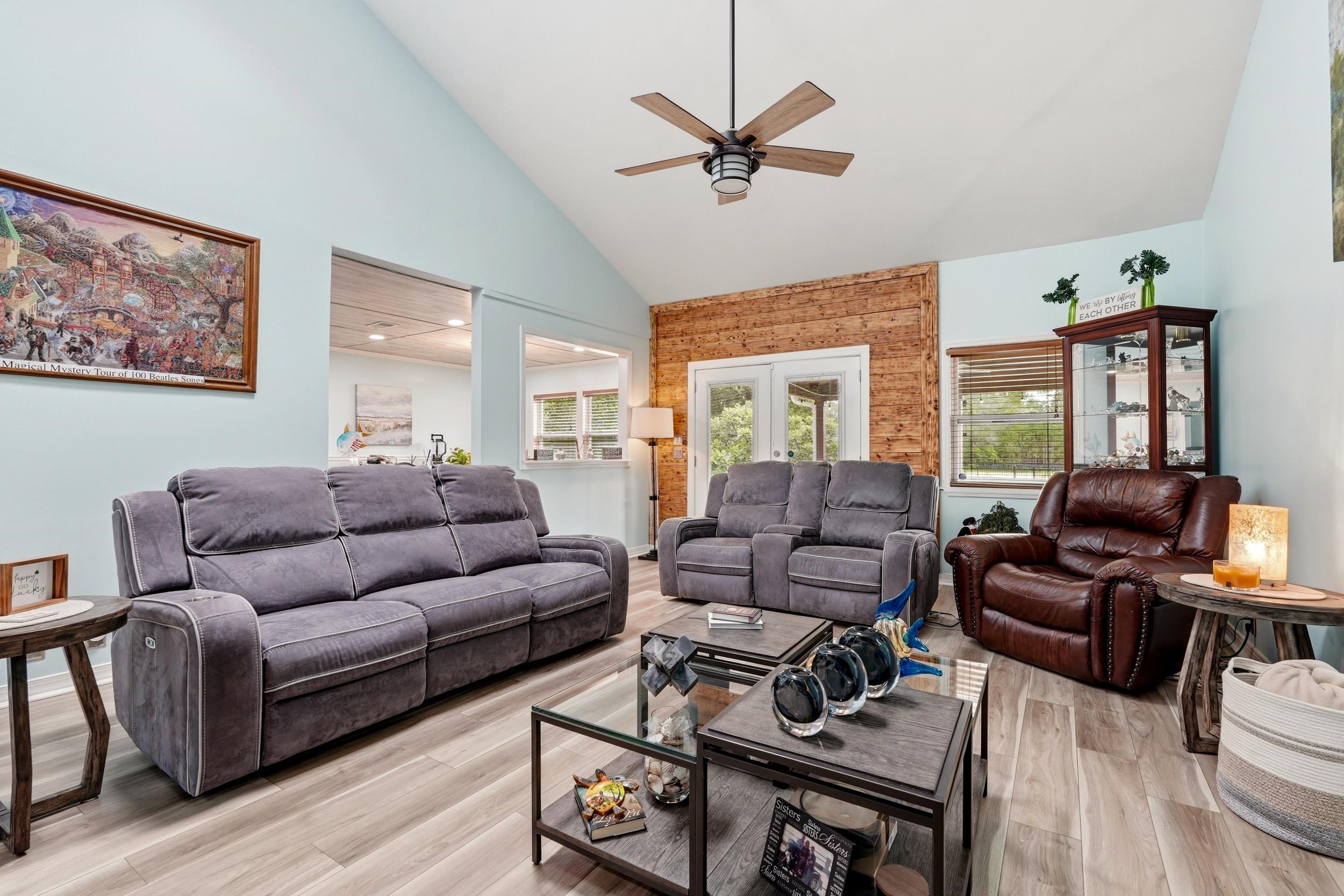 105 Saint Andrews Ct. Property Photo 10