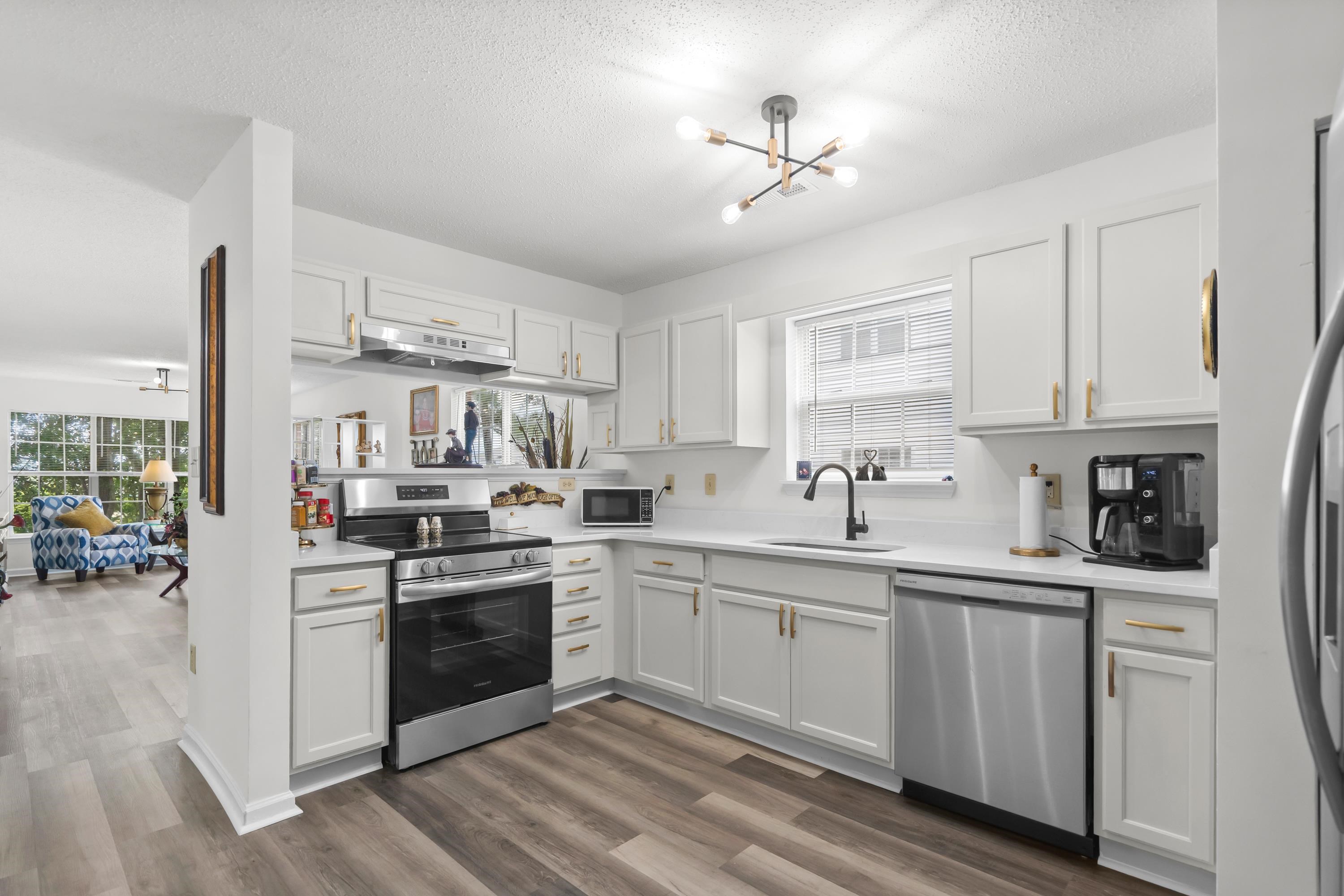 4251 Villas Dr. Property Photo 13
