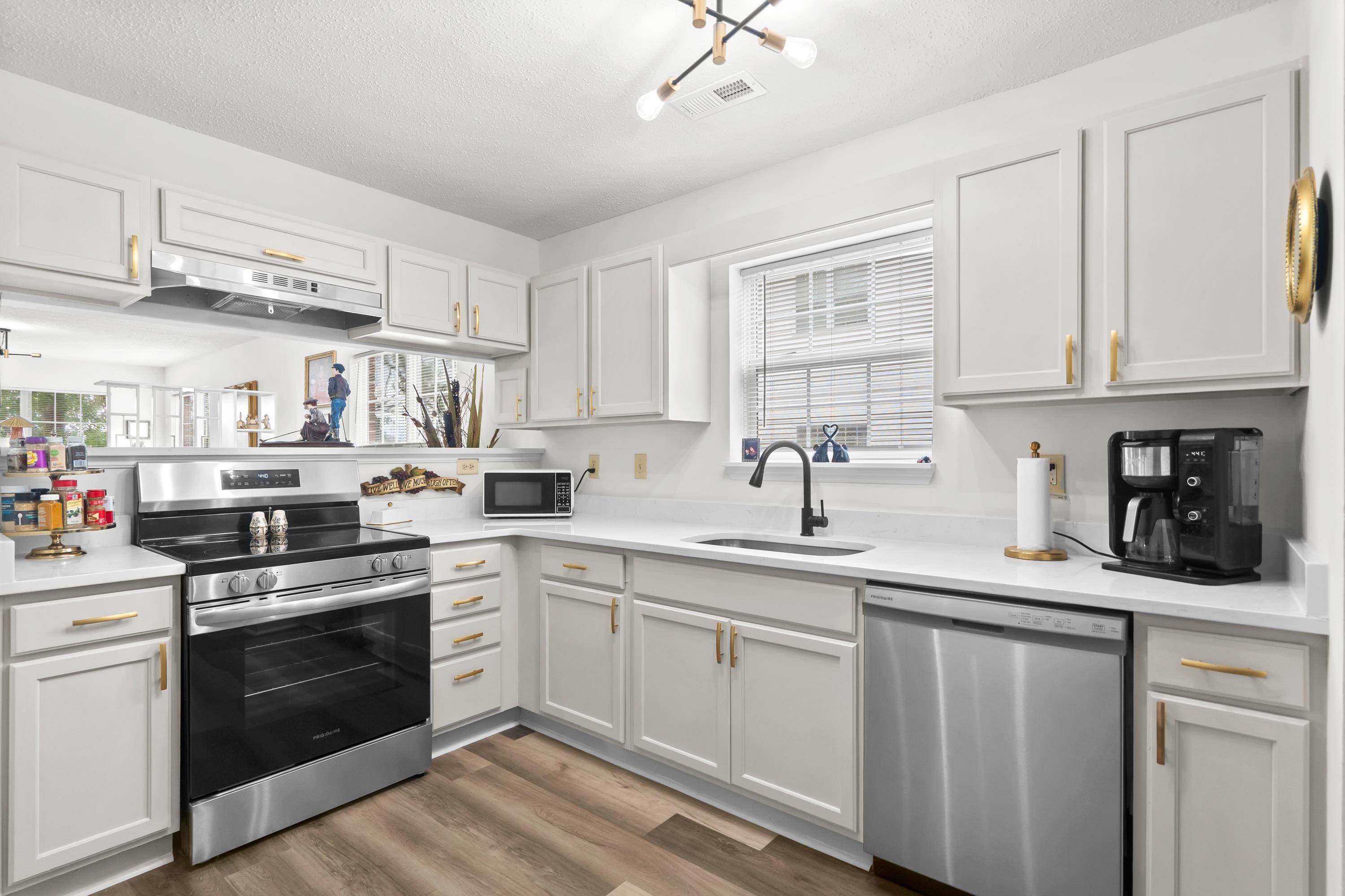 4251 Villas Dr. Property Photo 15