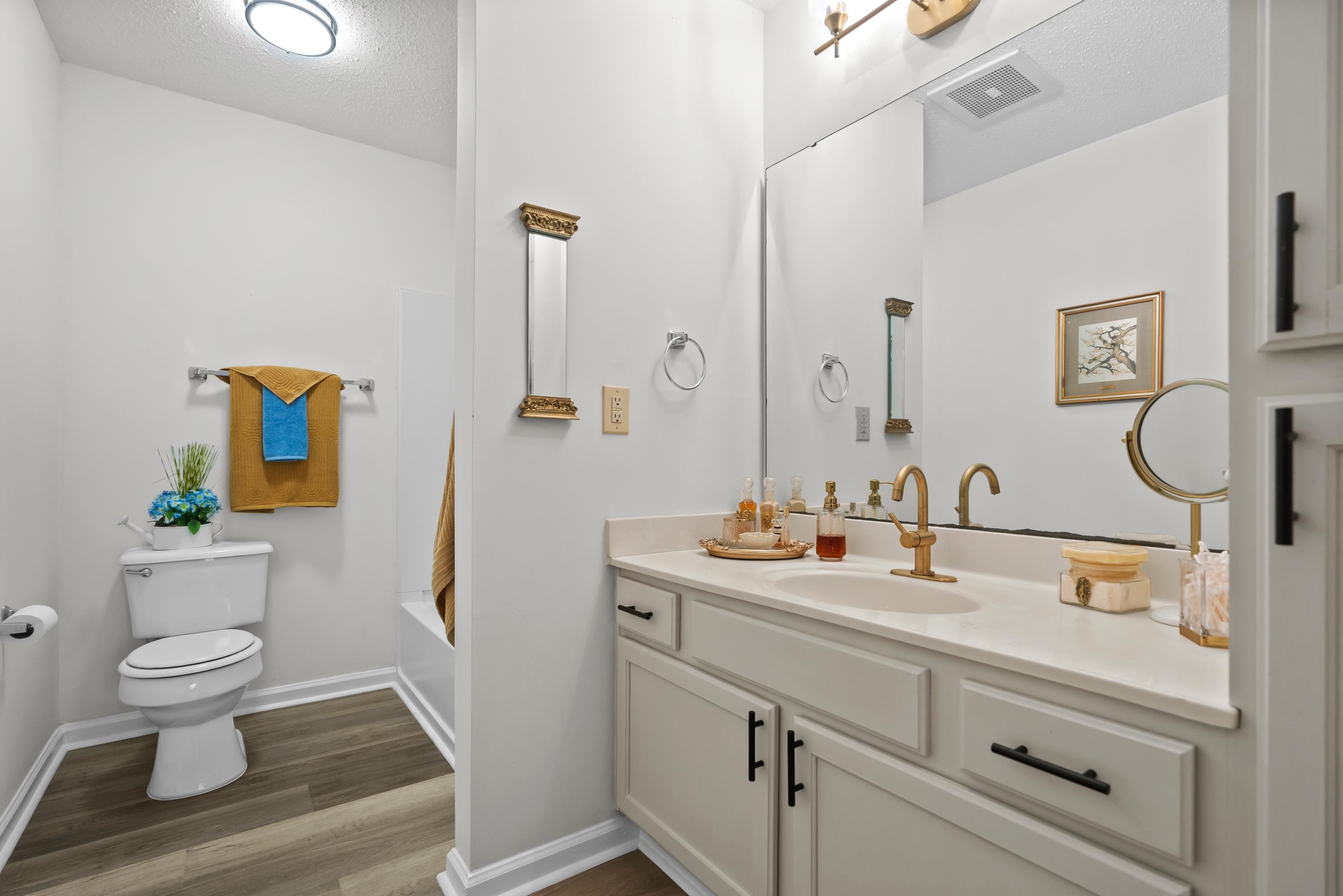 4251 Villas Dr. Property Photo 26