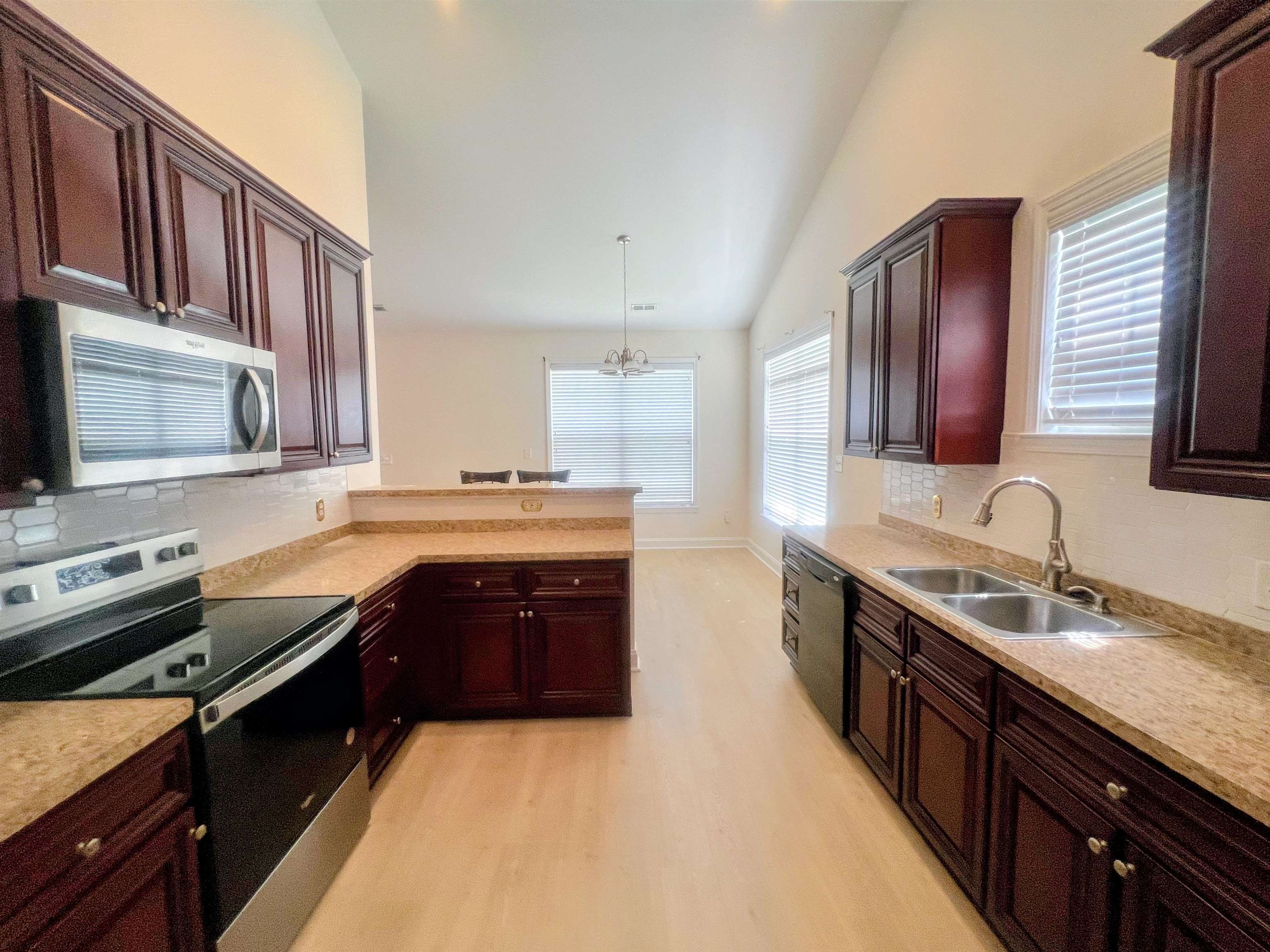 251 Colby Ct. Property Photo 5