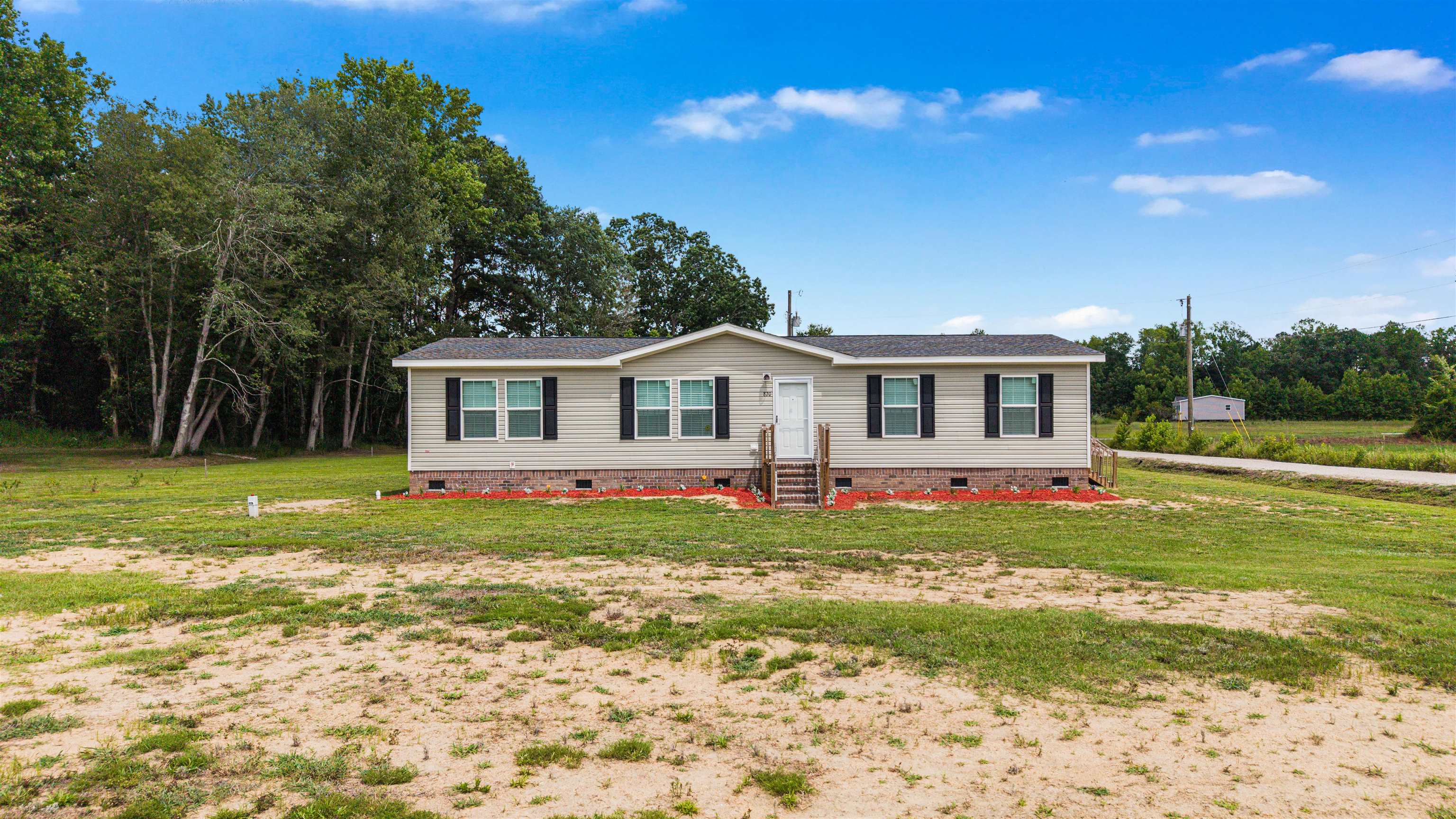 820 S Midway Hwy. Property Photo 2