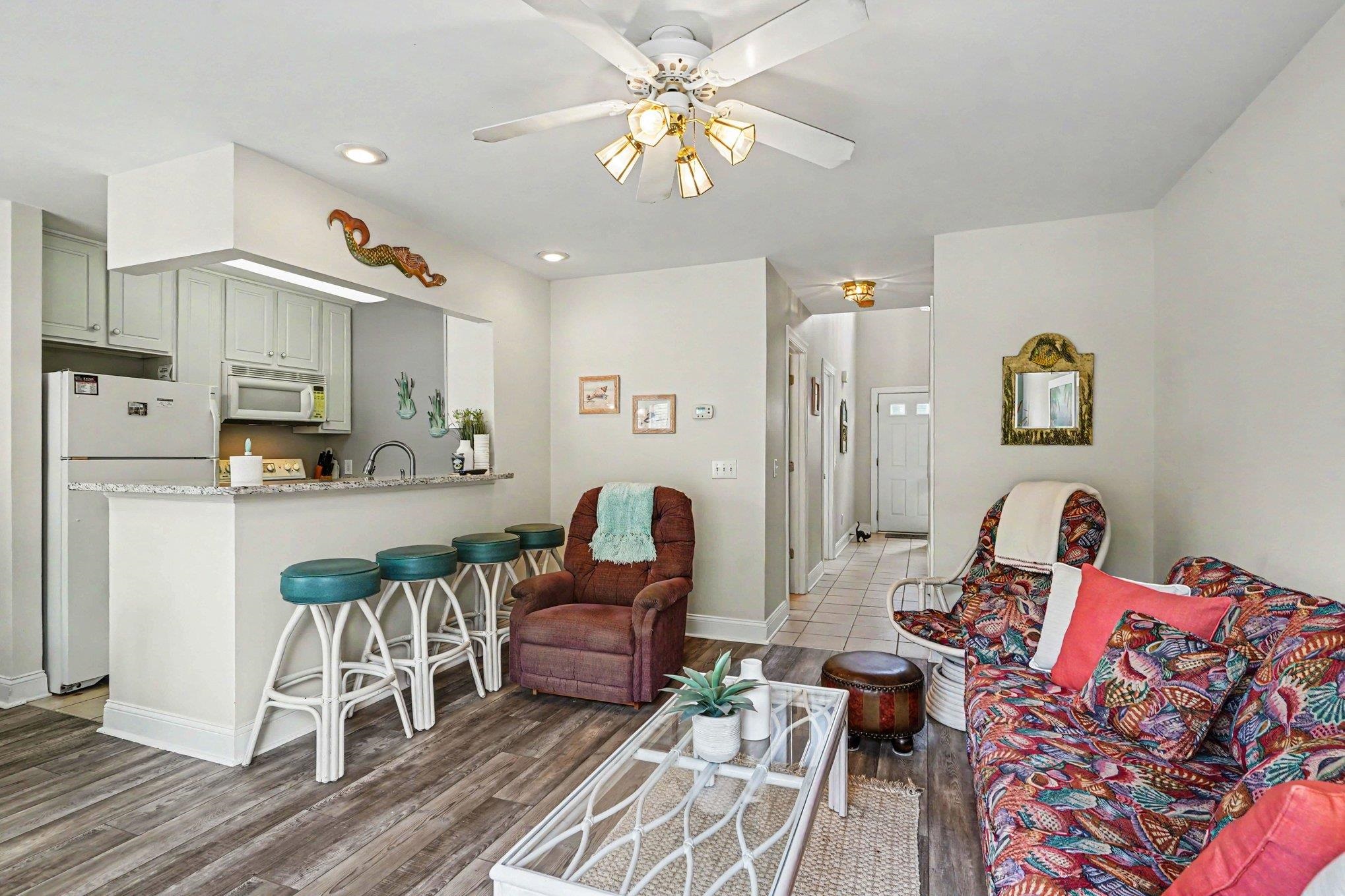 2701 Edge Dr. Property Photo 4