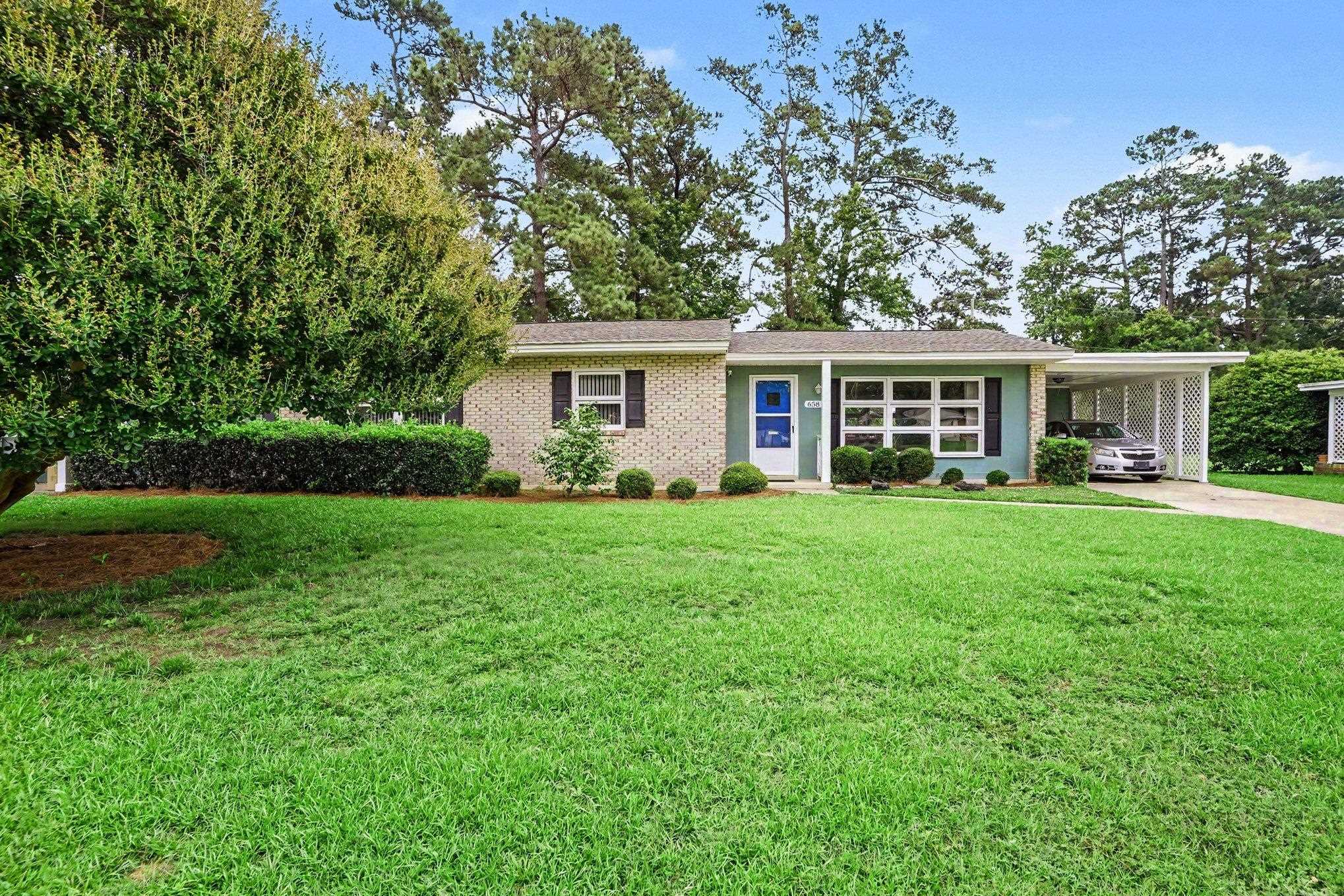 658 Mallard Lake Dr. Property Photo 1