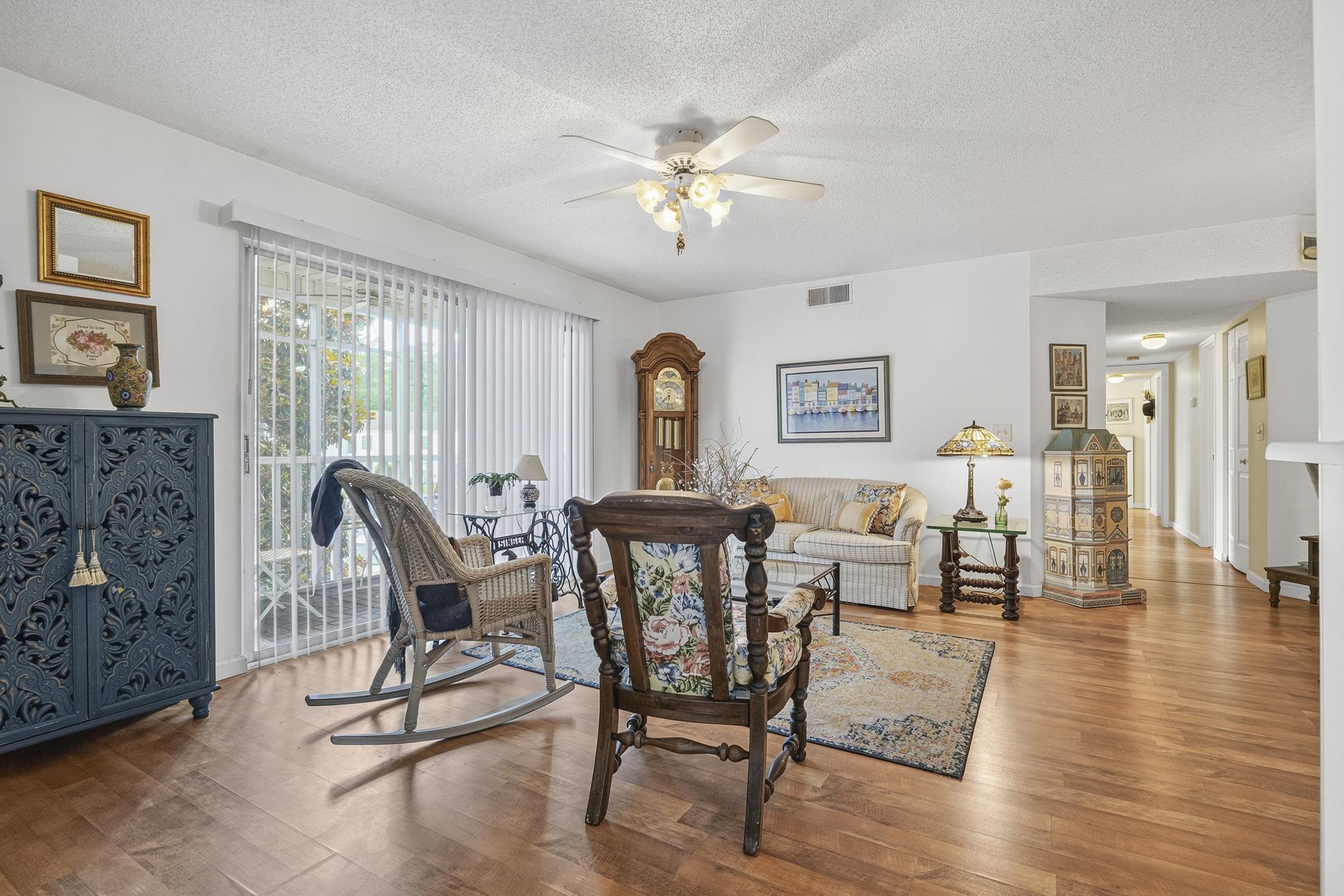 2150 Clearwater Dr. Property Photo 18