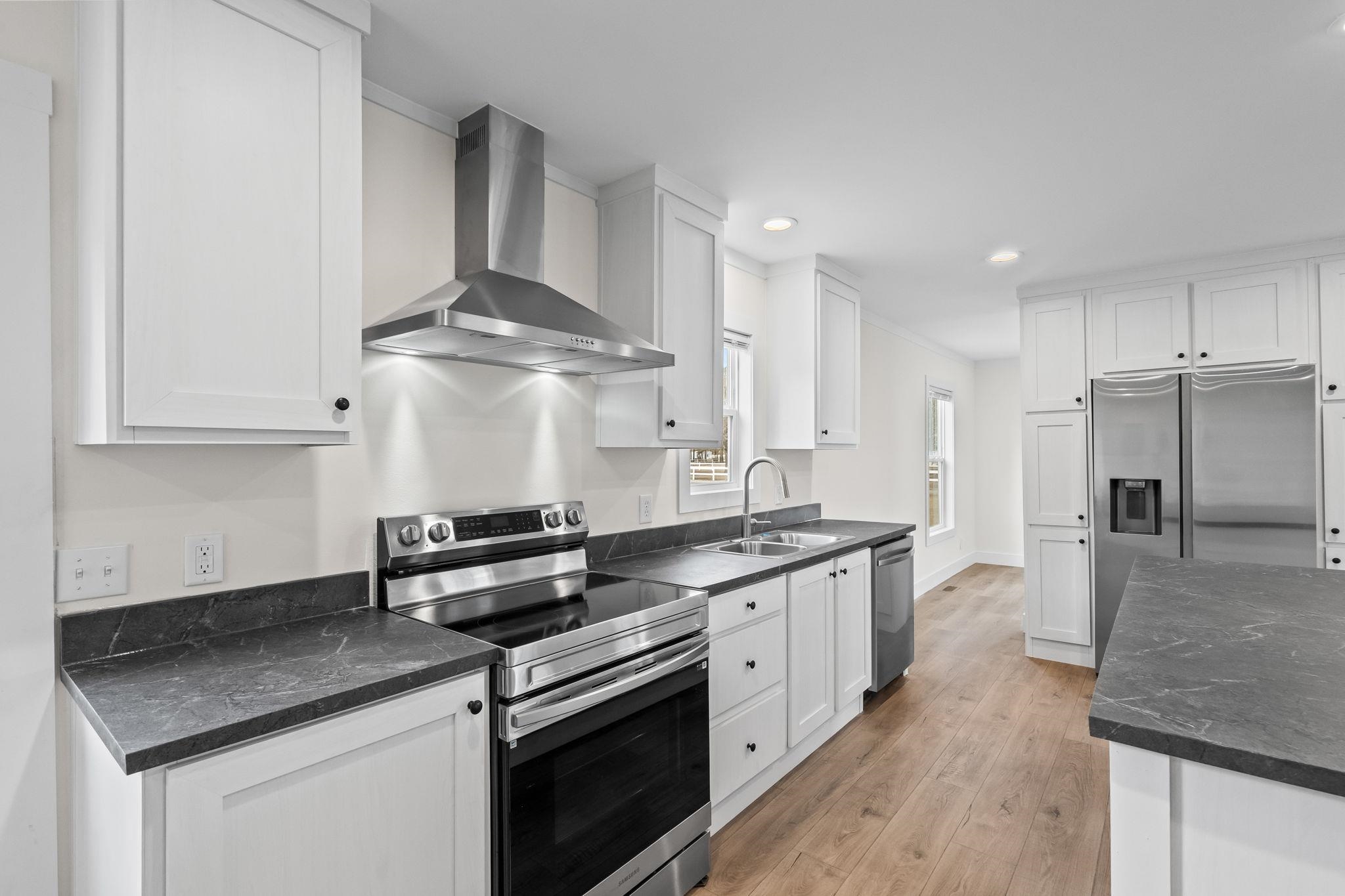 2409 Satellite Circle Property Photo 8