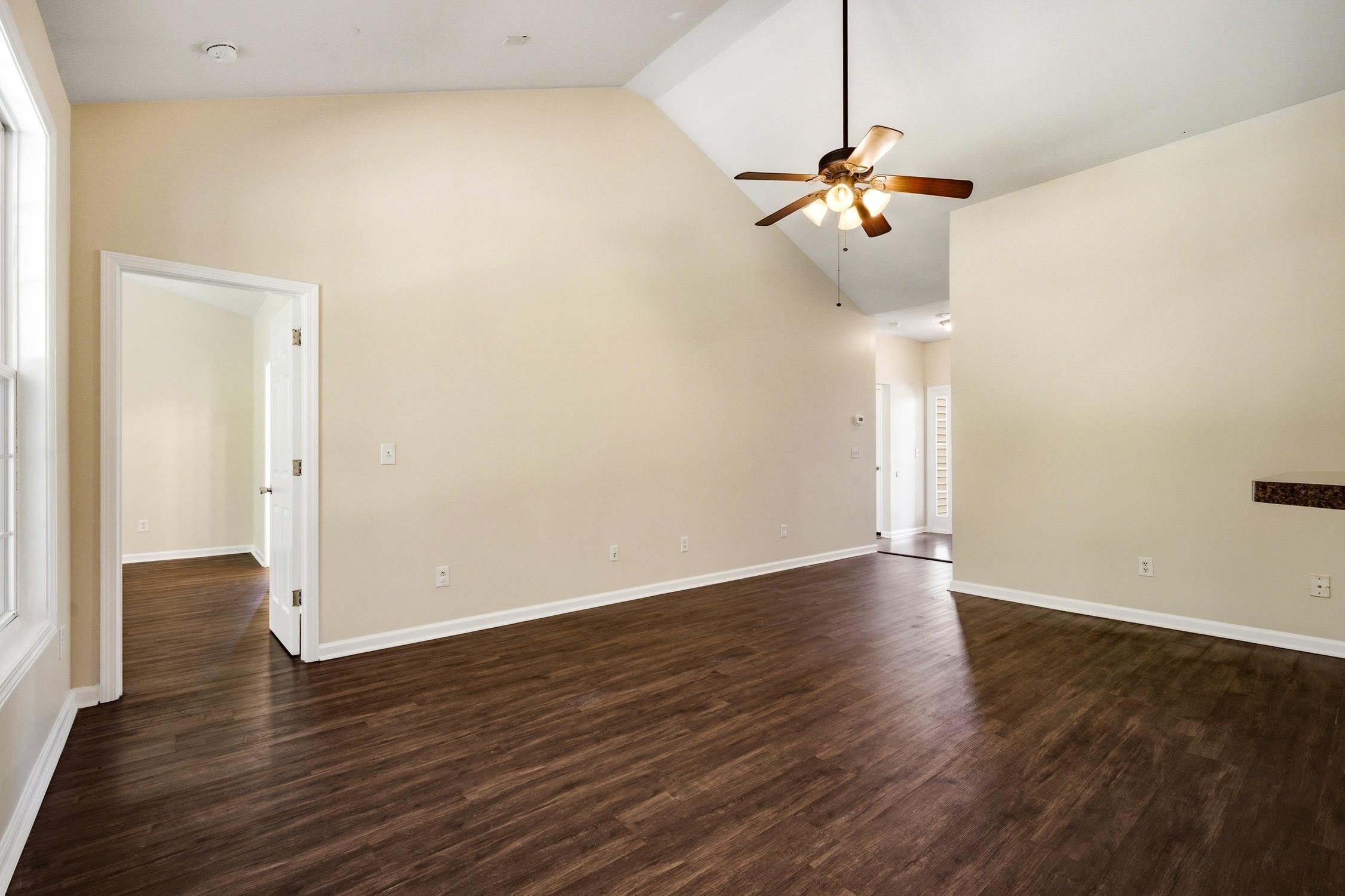 4693 Farm Lake Dr. Property Photo 9