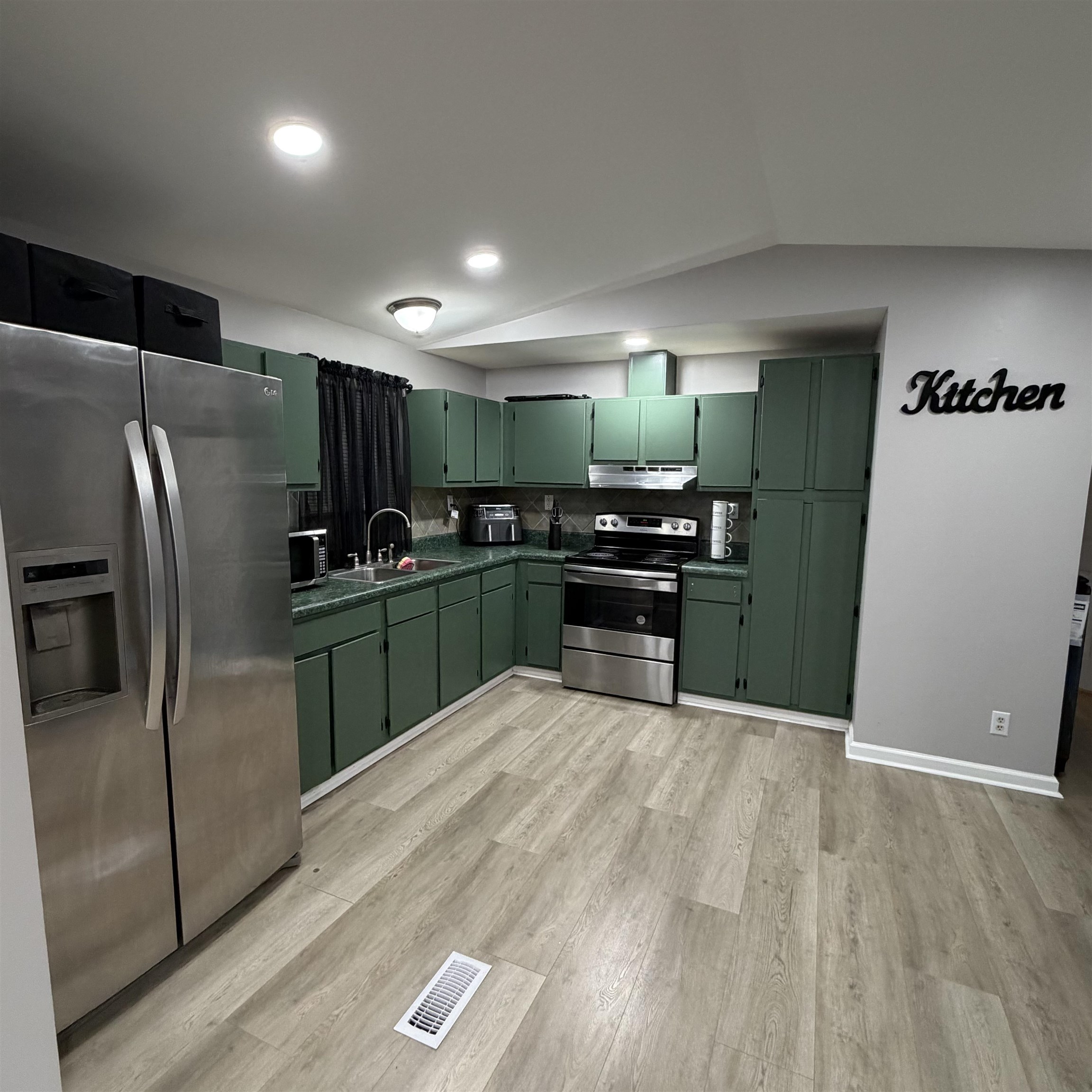 4660 Home Place Circle Property Photo 4