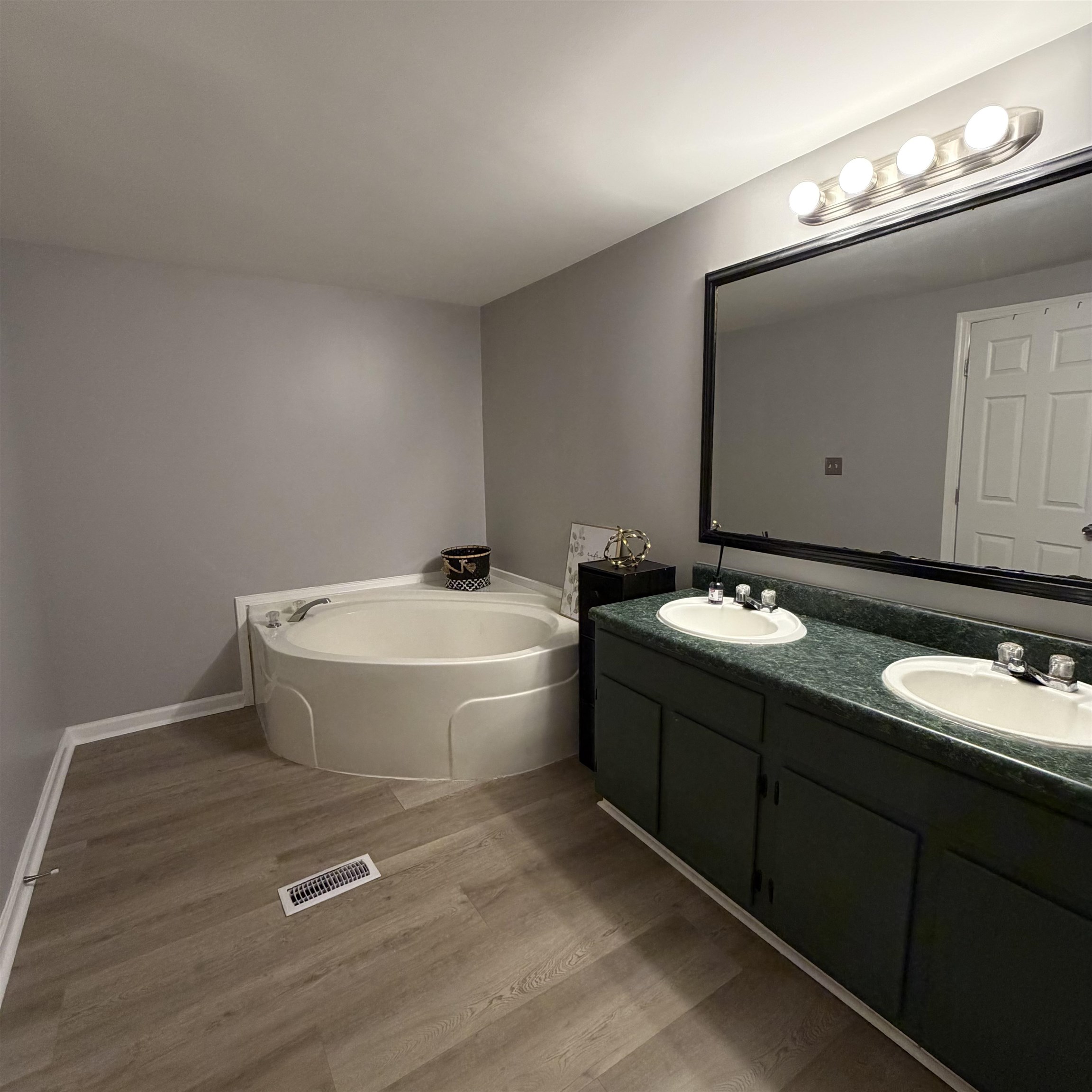 4660 Home Place Circle Property Photo 15