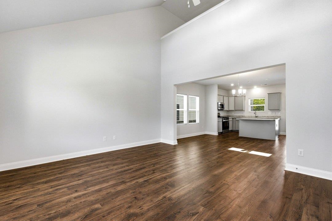 3025 Spain Ln. Property Photo 4