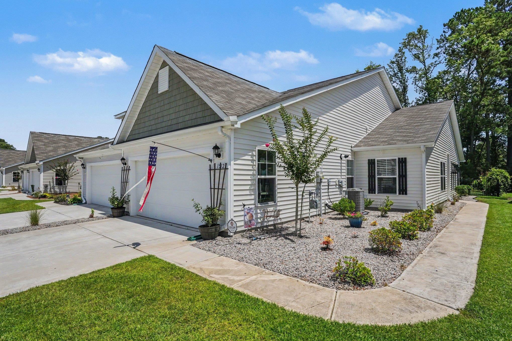 1512 Jardine Loop Property Photo 2