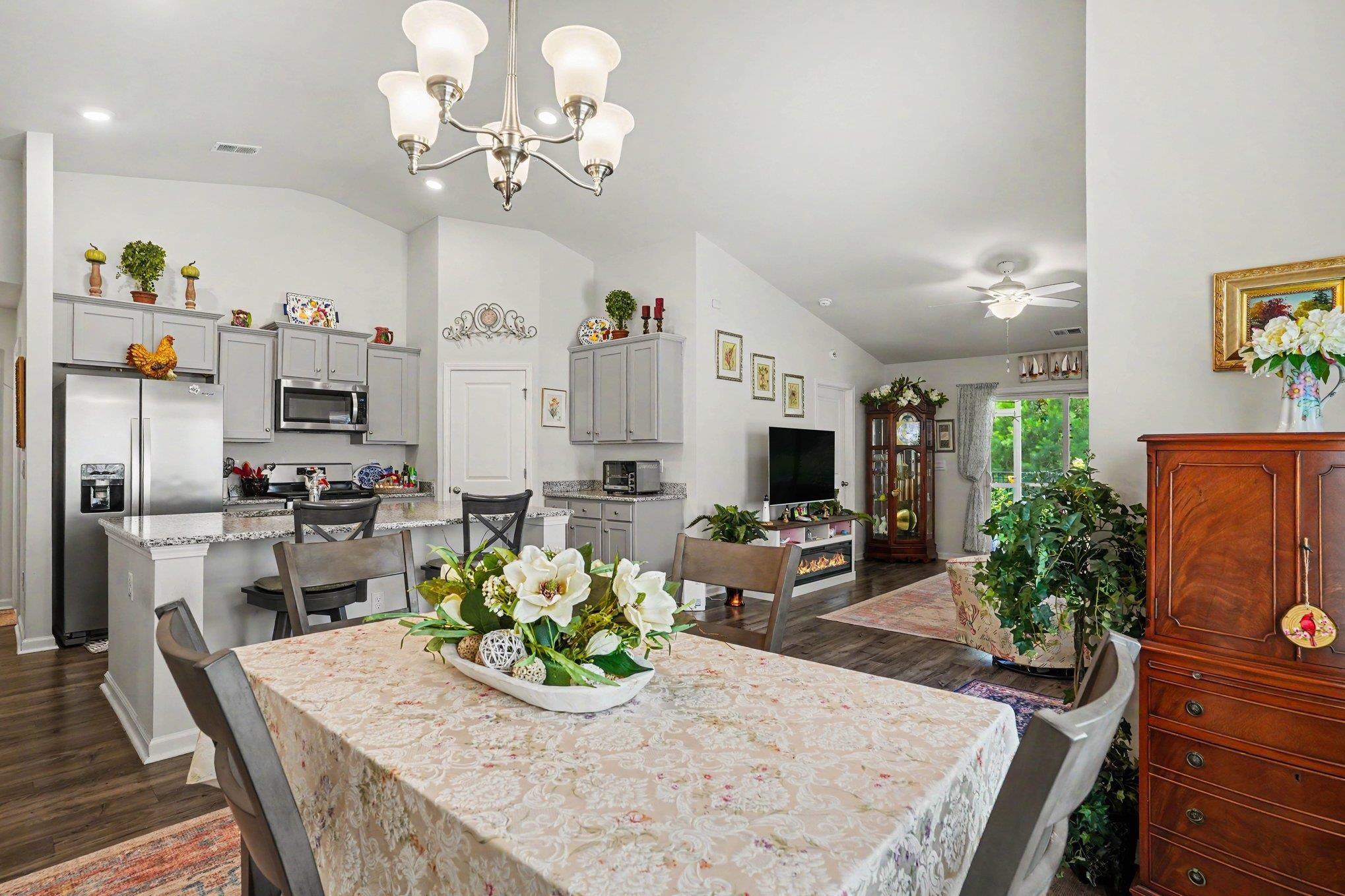 1512 Jardine Loop Property Photo 9
