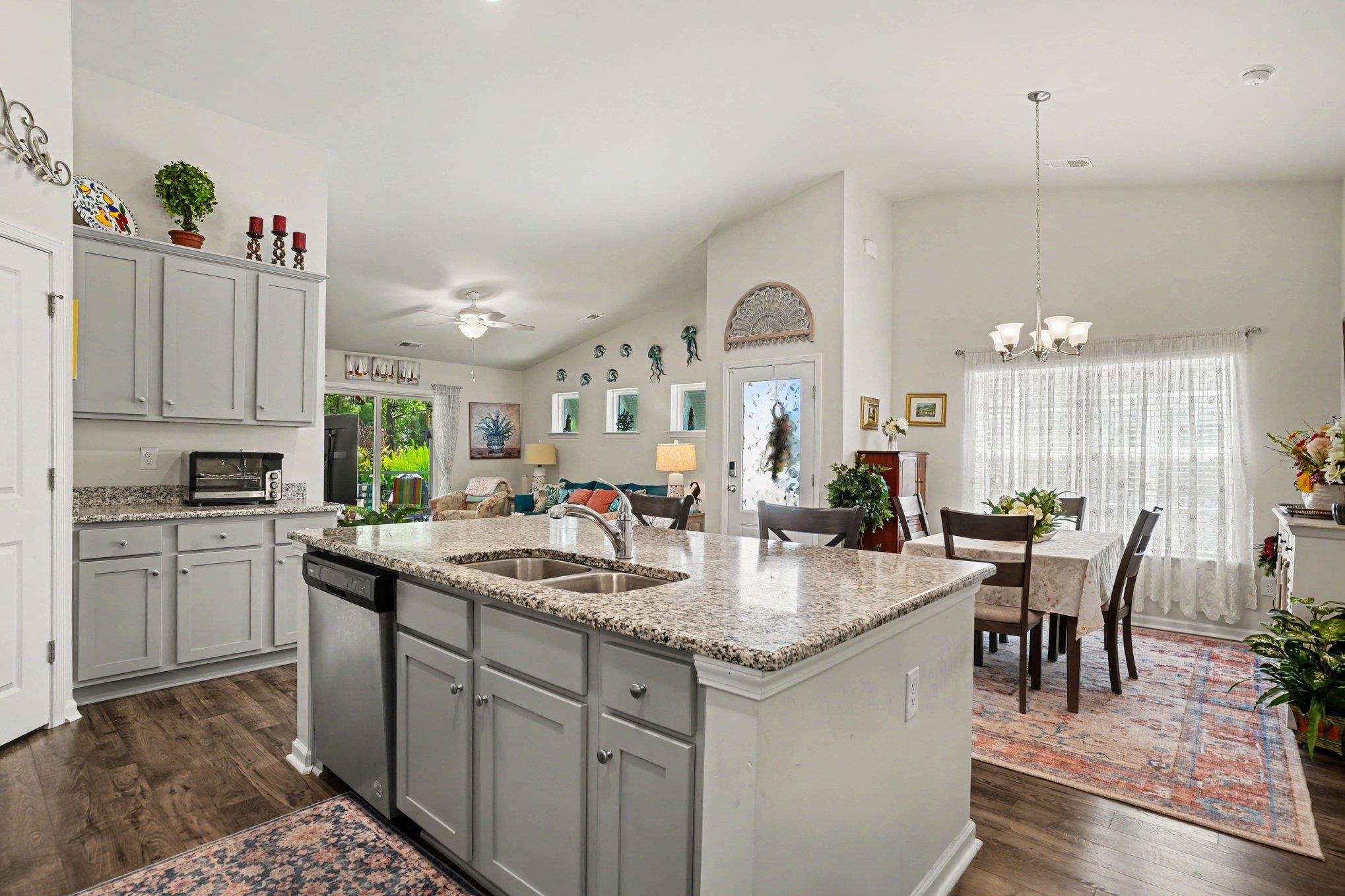 1512 Jardine Loop Property Photo 12