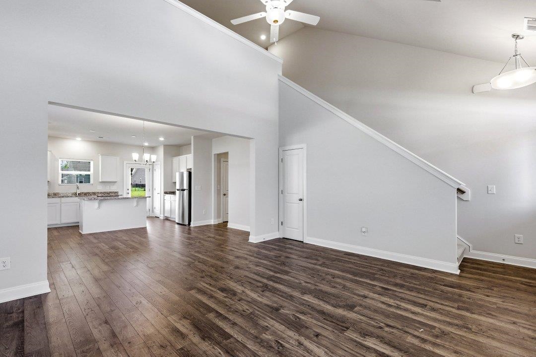 2416 Campton Loop Property Photo 3