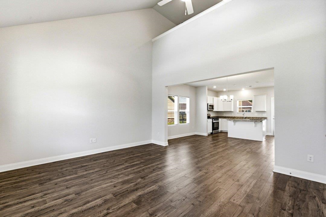 2416 Campton Loop Property Photo 4
