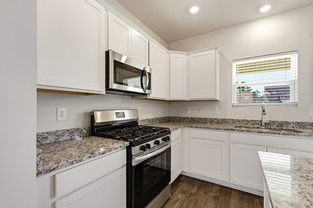 2416 Campton Loop Property Photo 10
