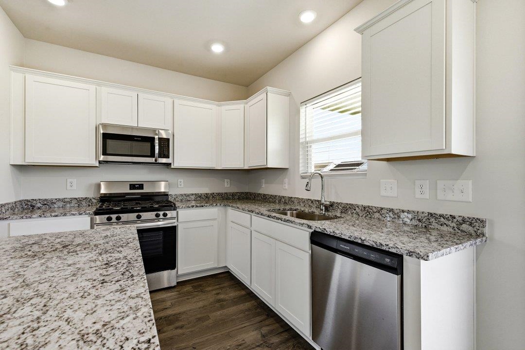 2416 Campton Loop Property Photo 11