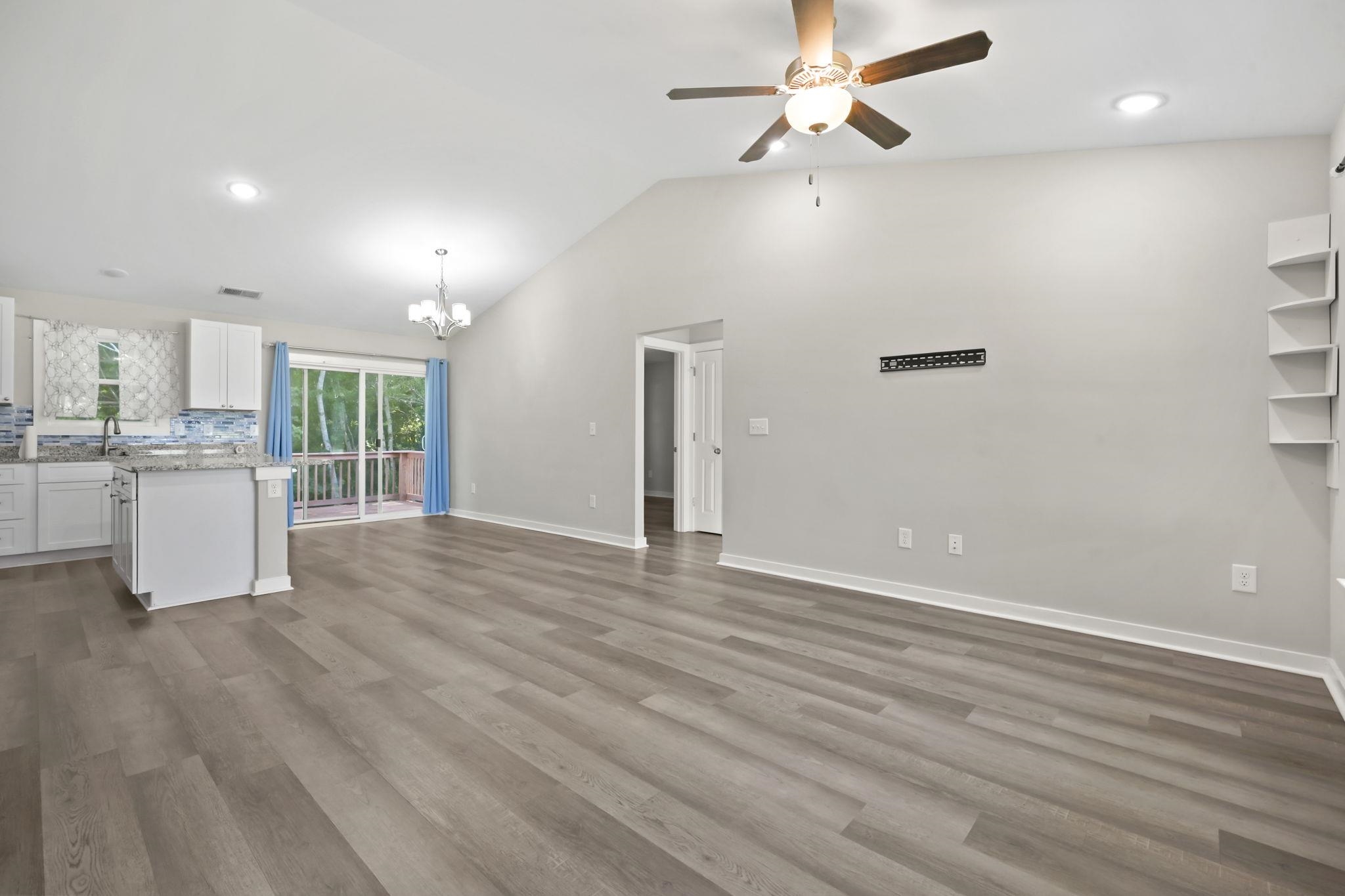 1517 Ackerrose Dr. Property Photo 3