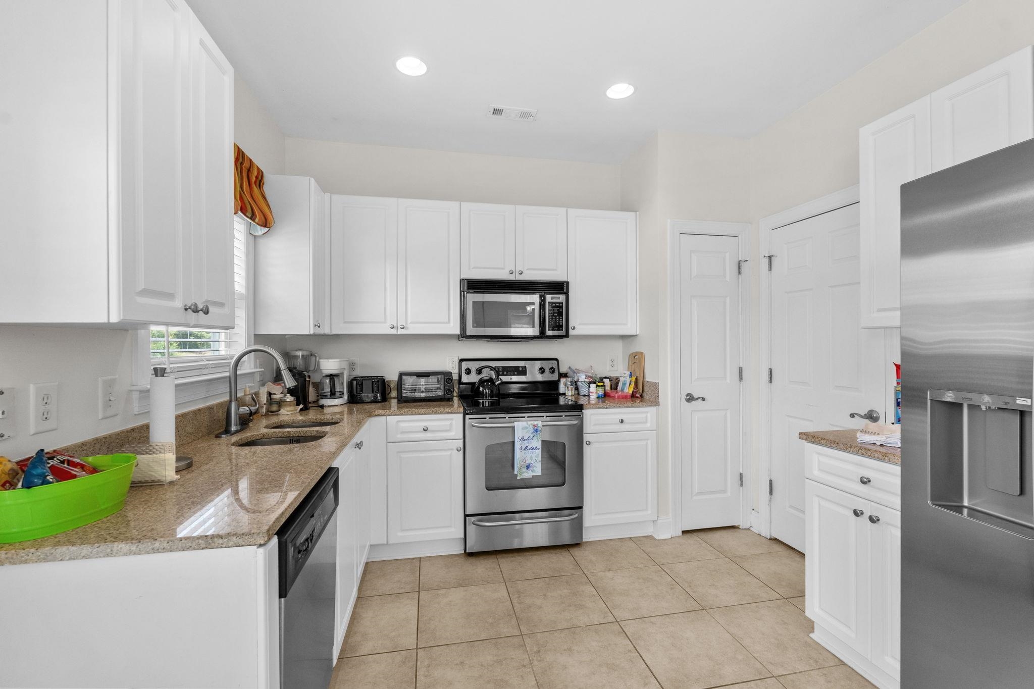 4486 Girvan Dr. Property Photo 16