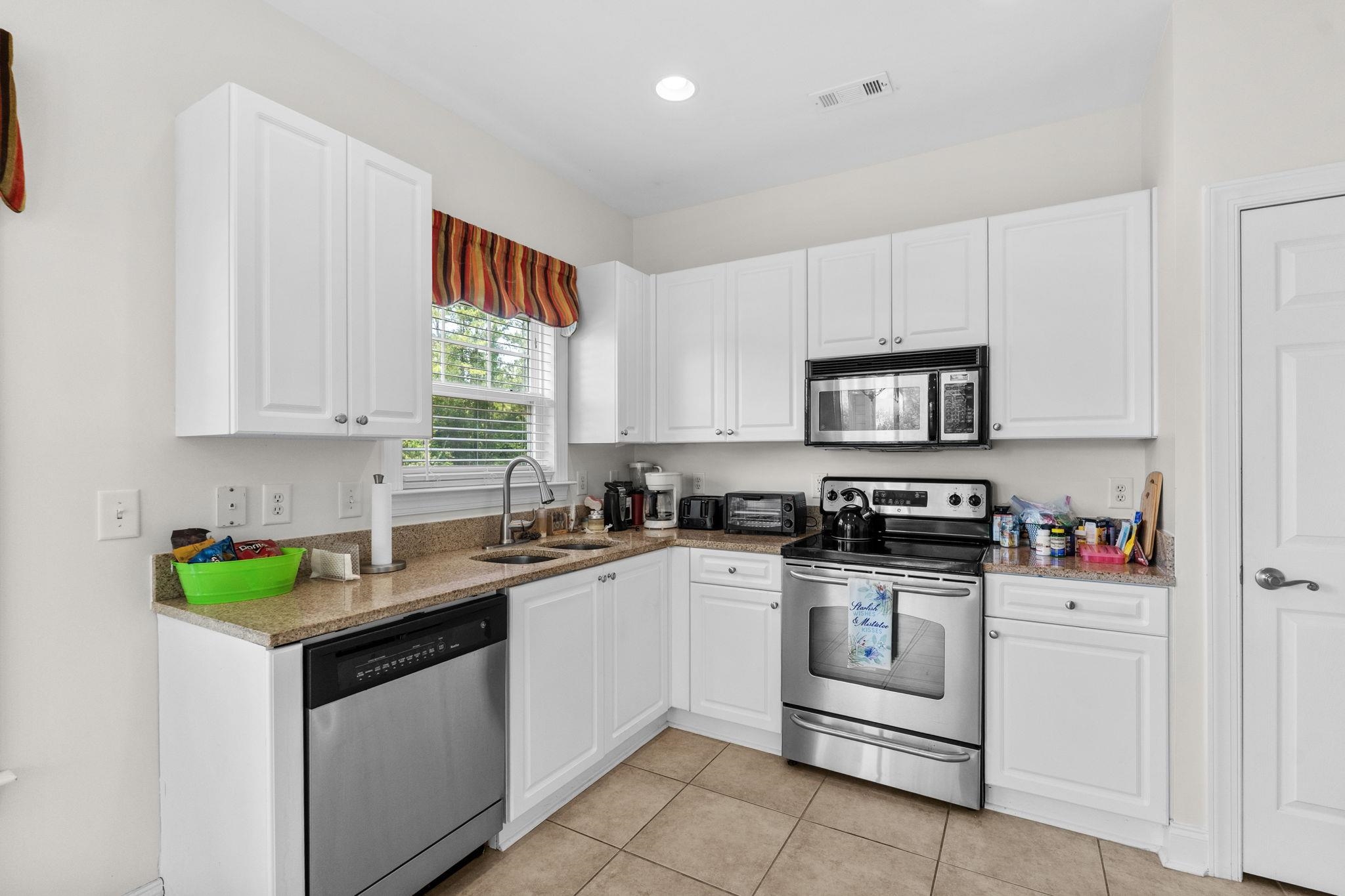 4486 Girvan Dr. Property Photo 17