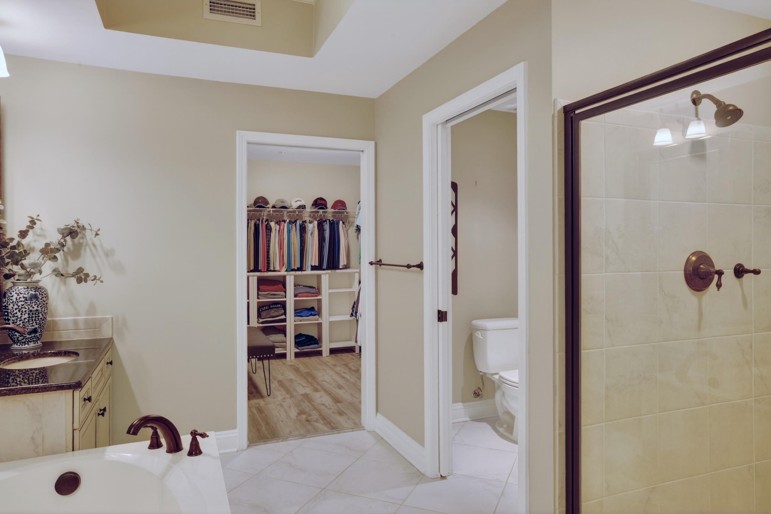 9547 Edgerton Dr. Property Photo 41