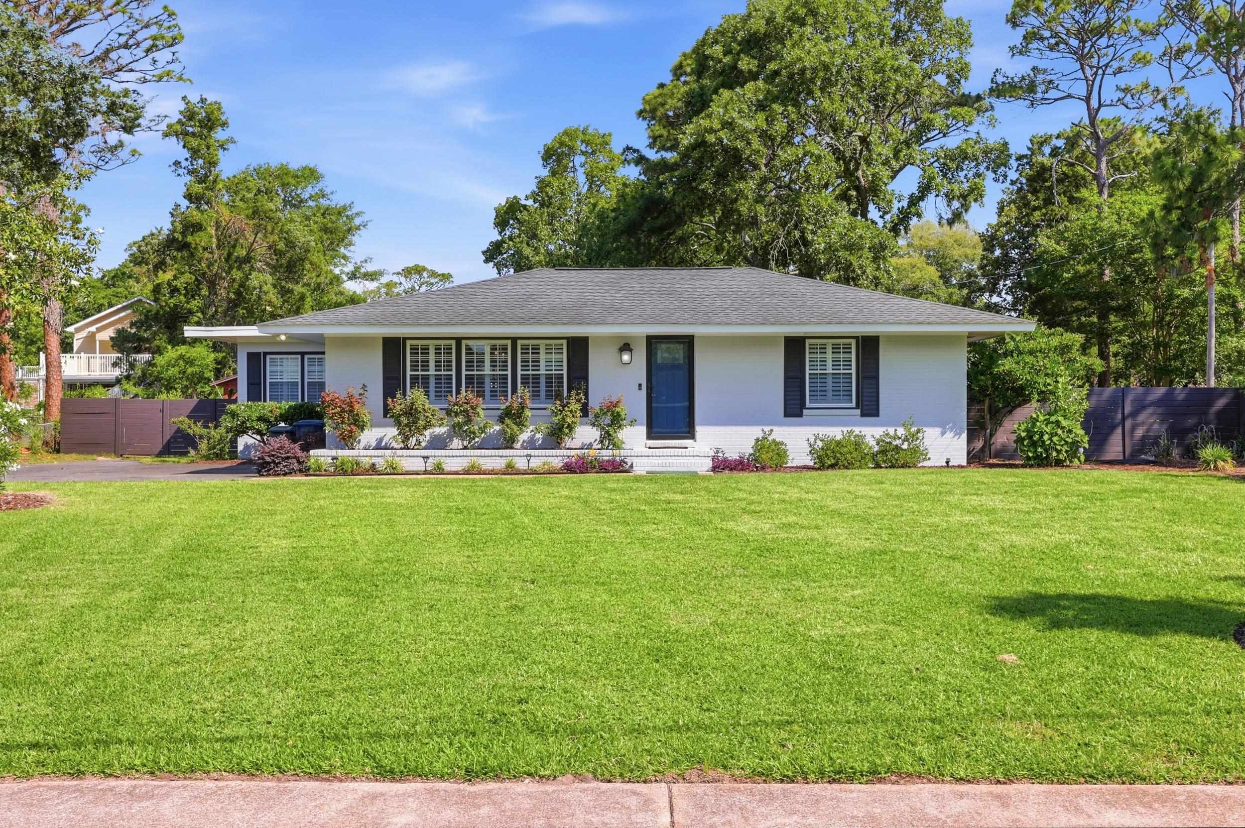3905 Pine Lake Dr. Property Photo 1