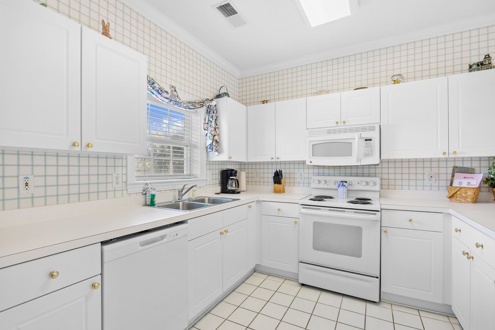 5751 Oyster Catcher Dr. Property Photo 5