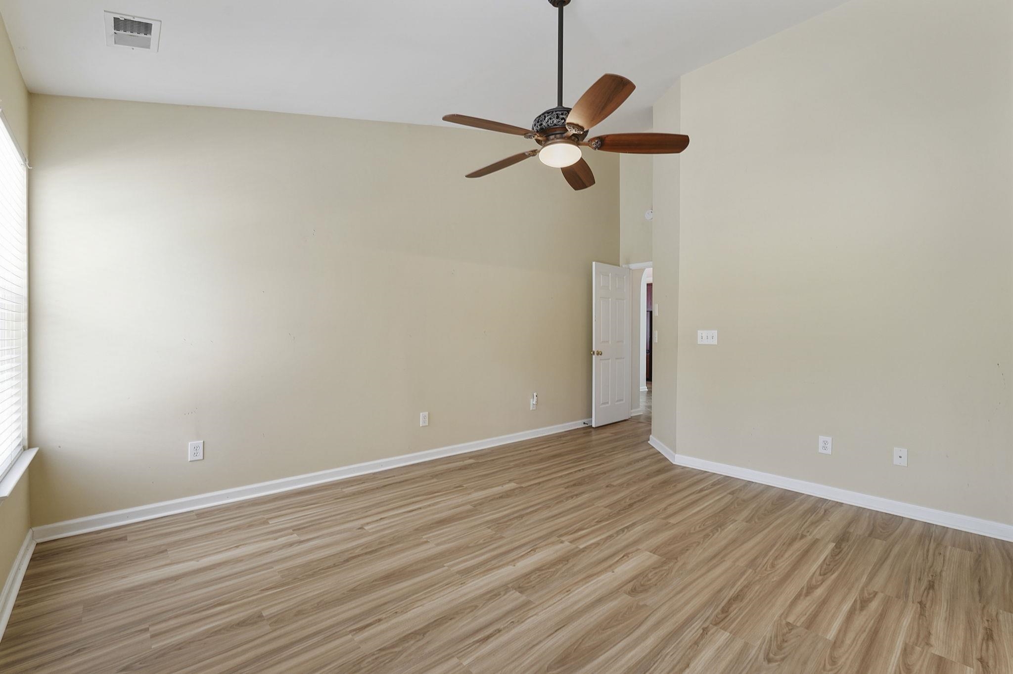4544 Fringetree Dr. Property Photo 8
