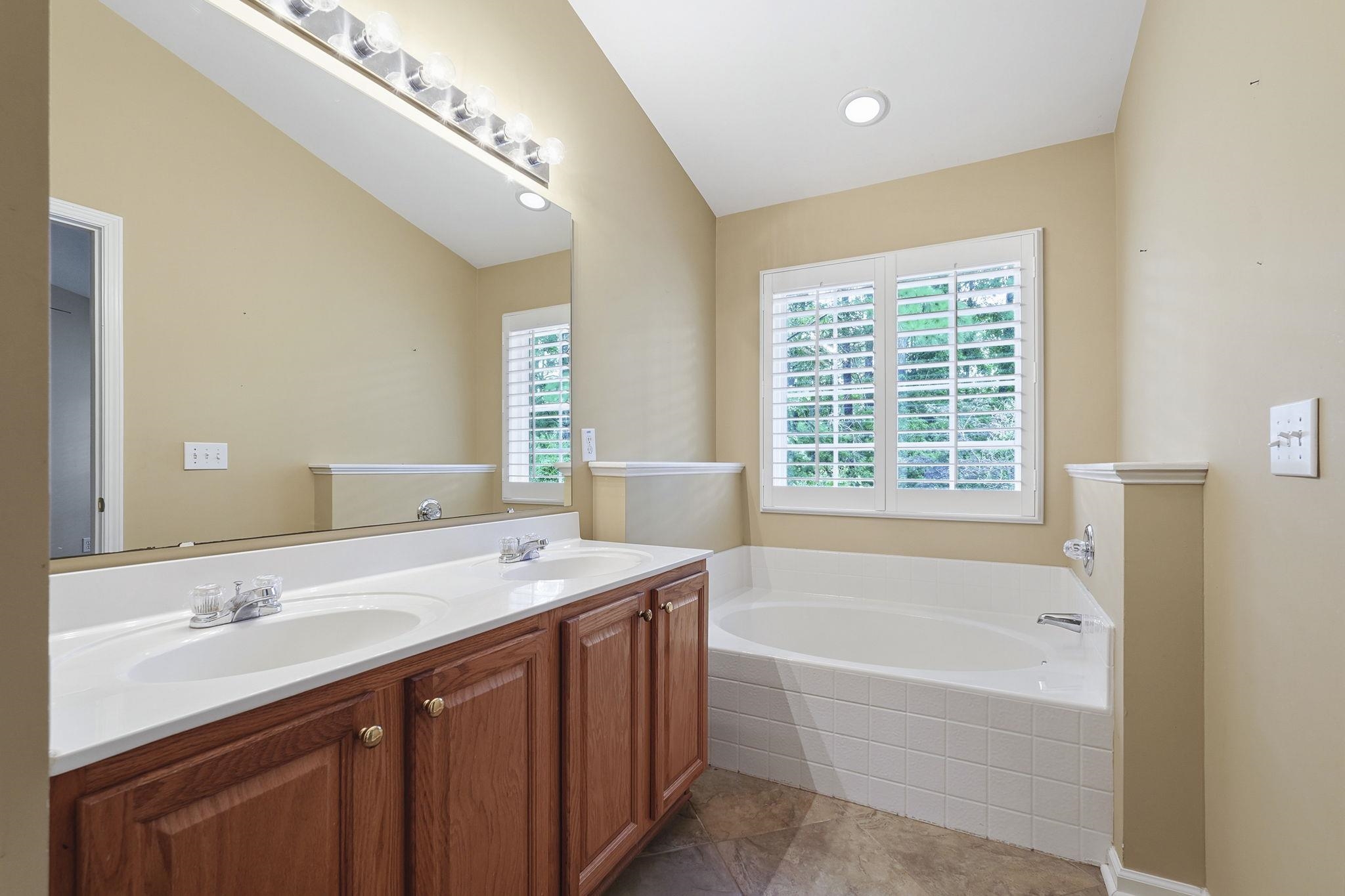 4544 Fringetree Dr. Property Photo 11