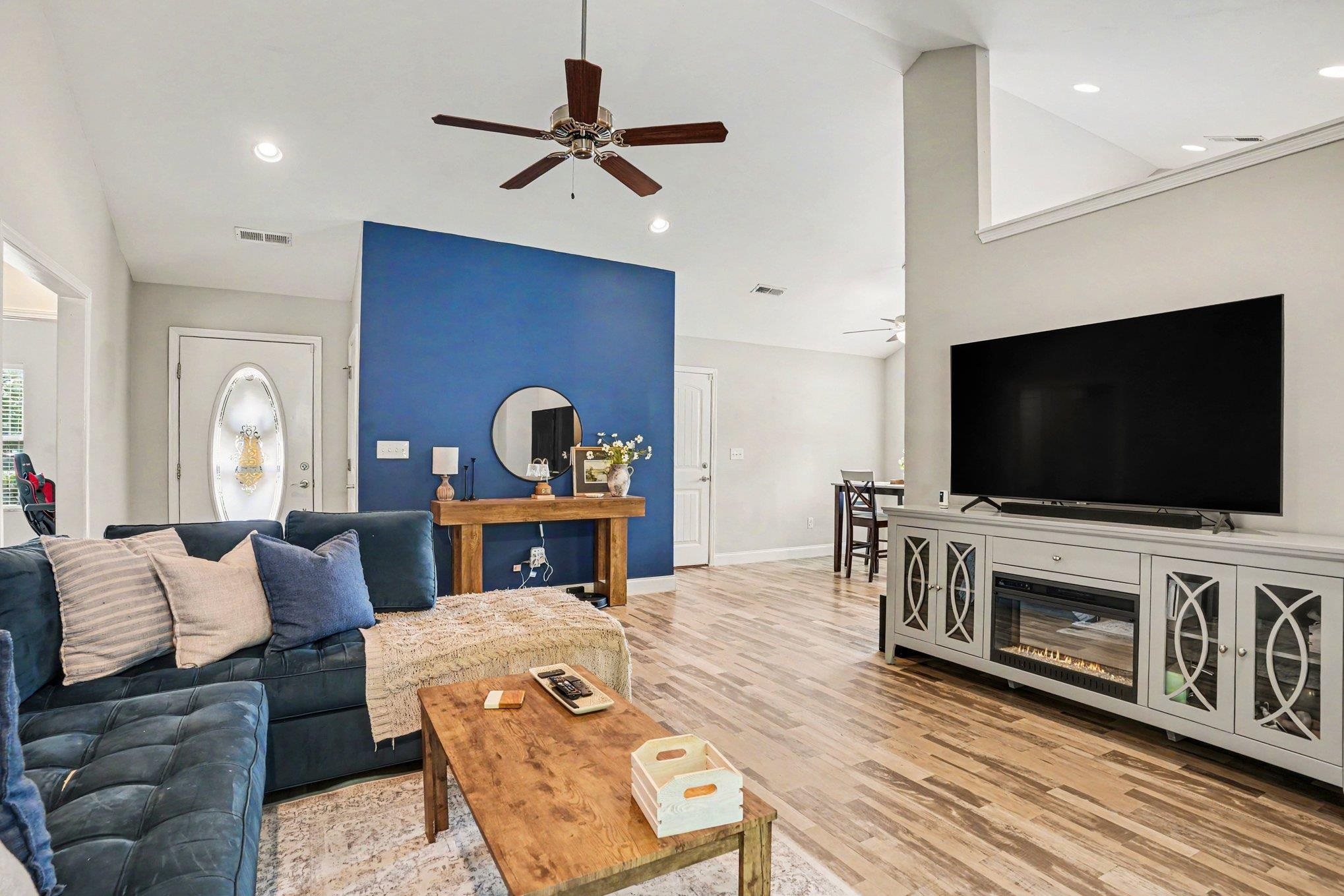 3468 Holly Loop Property Photo 6