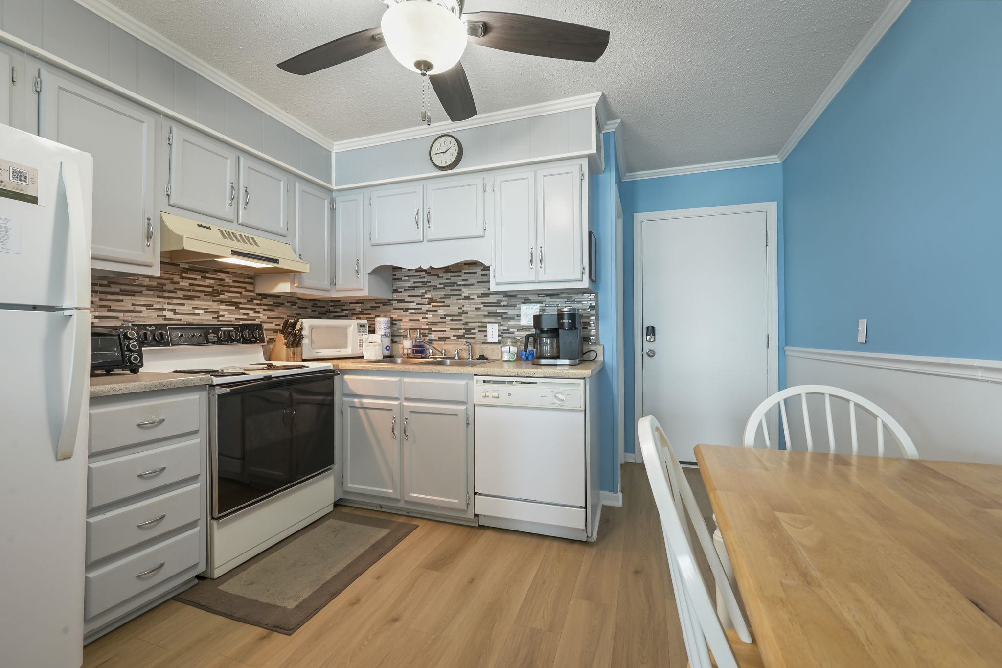 9520 Shore Dr. Property Photo 6
